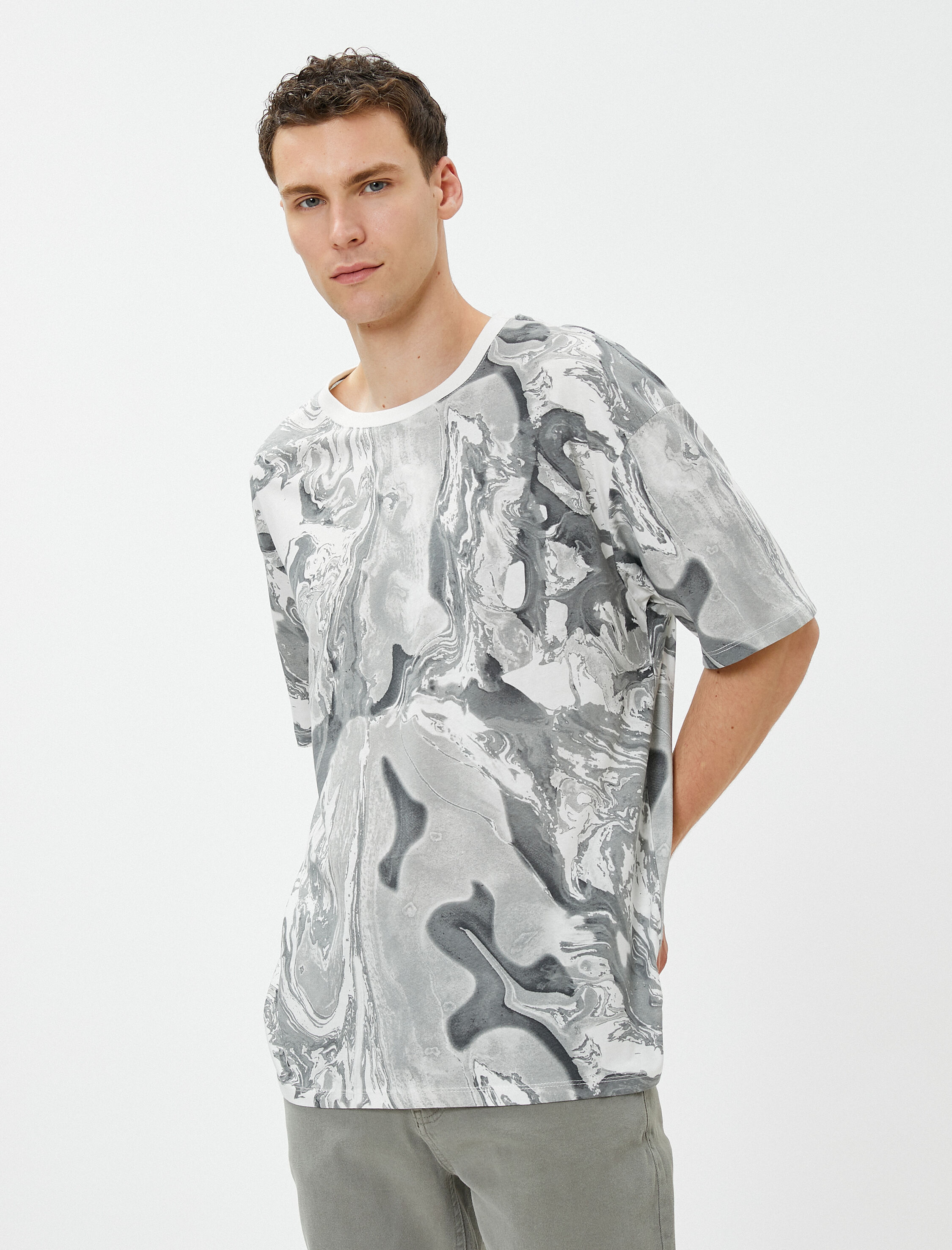   Oversize Tişört Bisiklet Yaka Soyut Baskı Detaylı Kısa Kollu