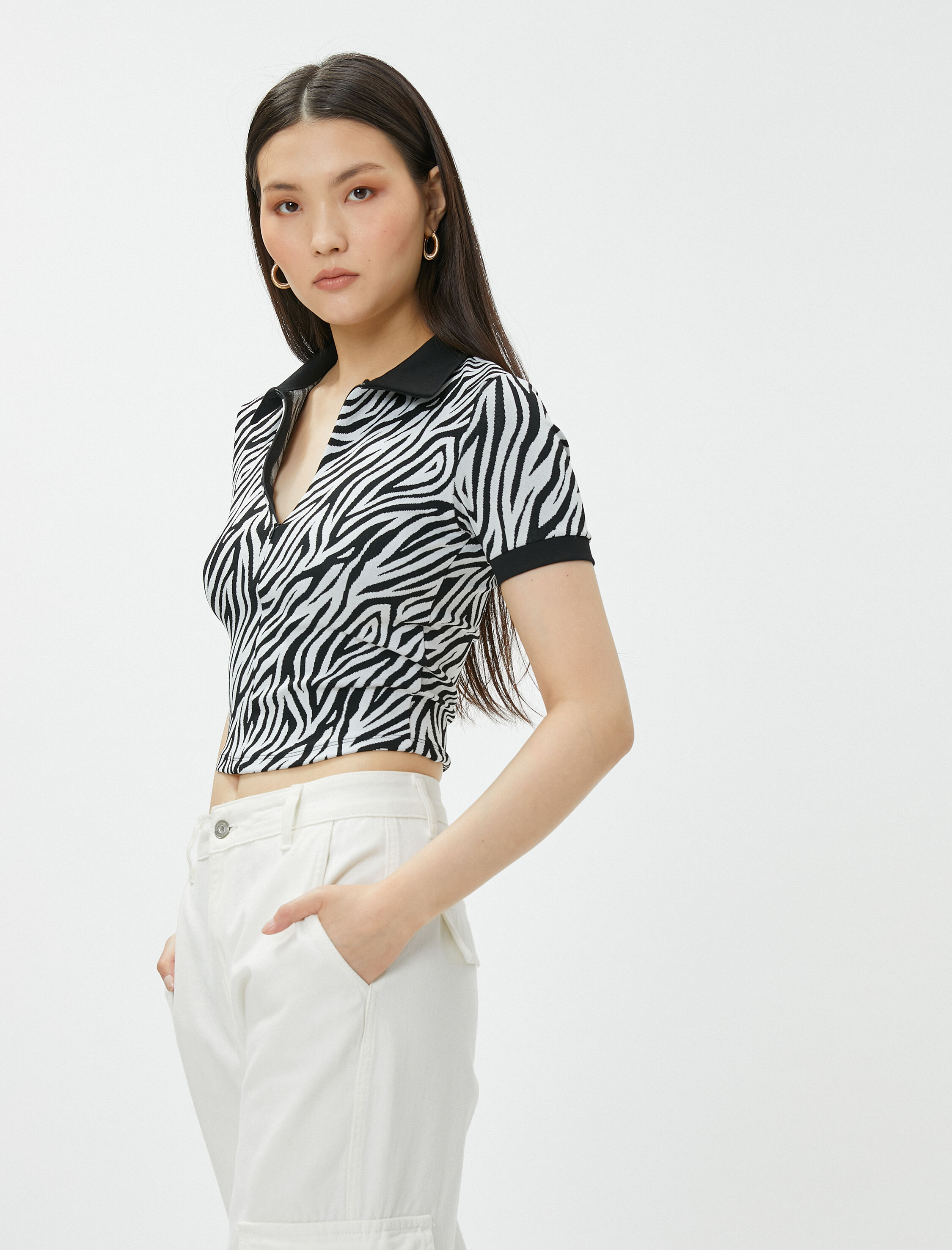   Crop Tişört Zebra Desenli Yarım Fermuarlı Polo Yaka