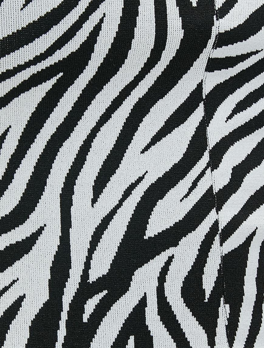   Crop Tişört Zebra Desenli Yarım Fermuarlı Polo Yaka