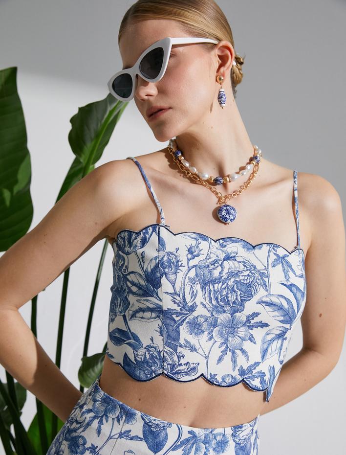  Melis Ağazat X Koton - Crop Askılı Çiçekli Keten Karışımlı Bluz