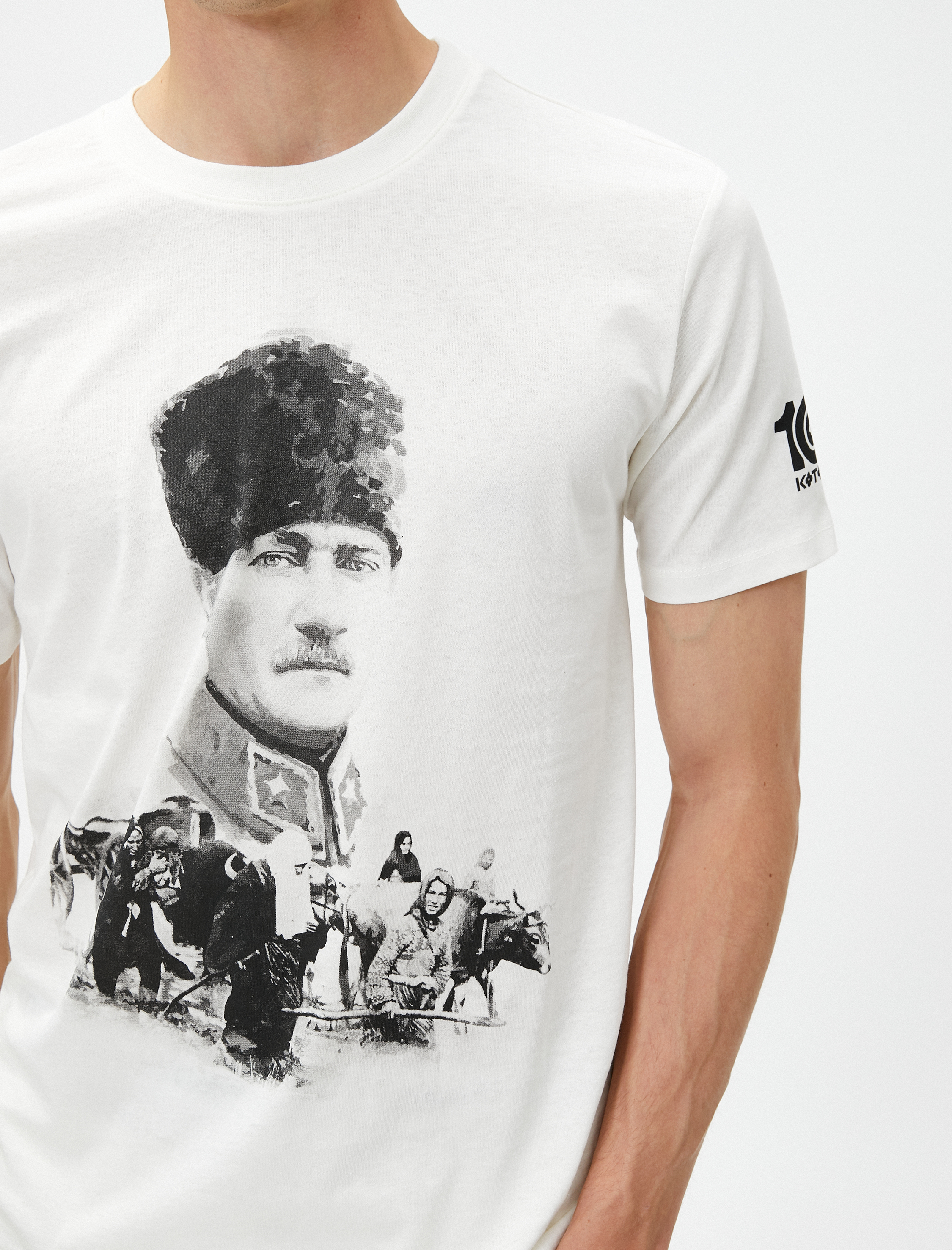   Atatürk Baskılı Tişört Bisiklet Yaka Dar Kesim Pamuklu