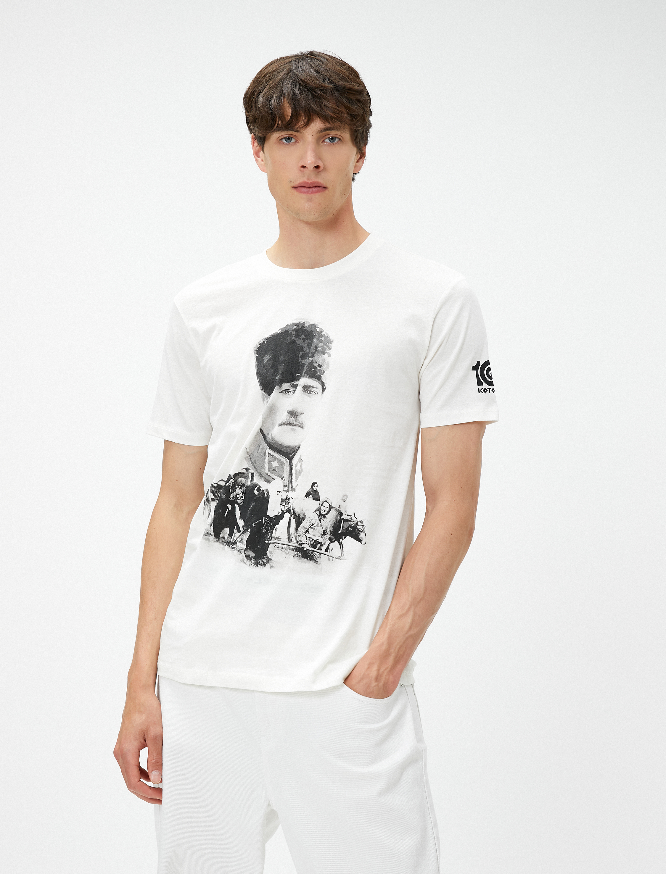   Atatürk Baskılı Tişört Bisiklet Yaka Dar Kesim Pamuklu