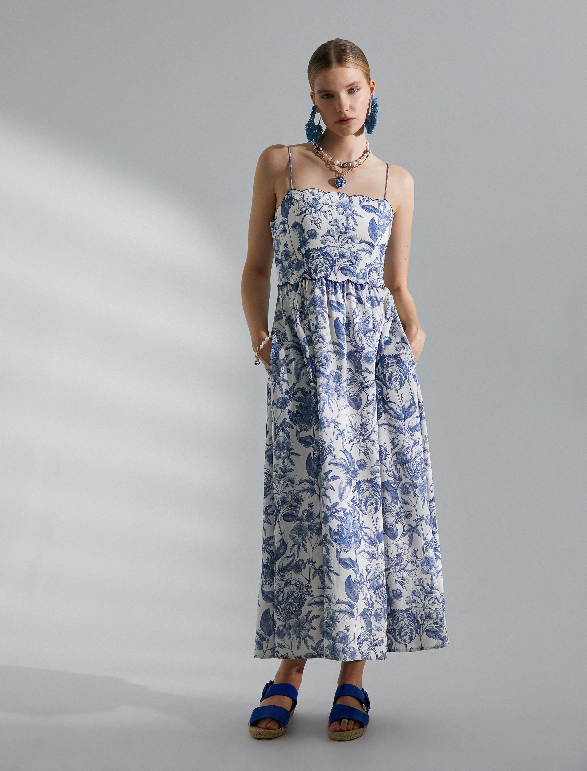   Melis Ağazat X Koton - Askılı Cepli Keten Karışımlı Çiçekli Elbise