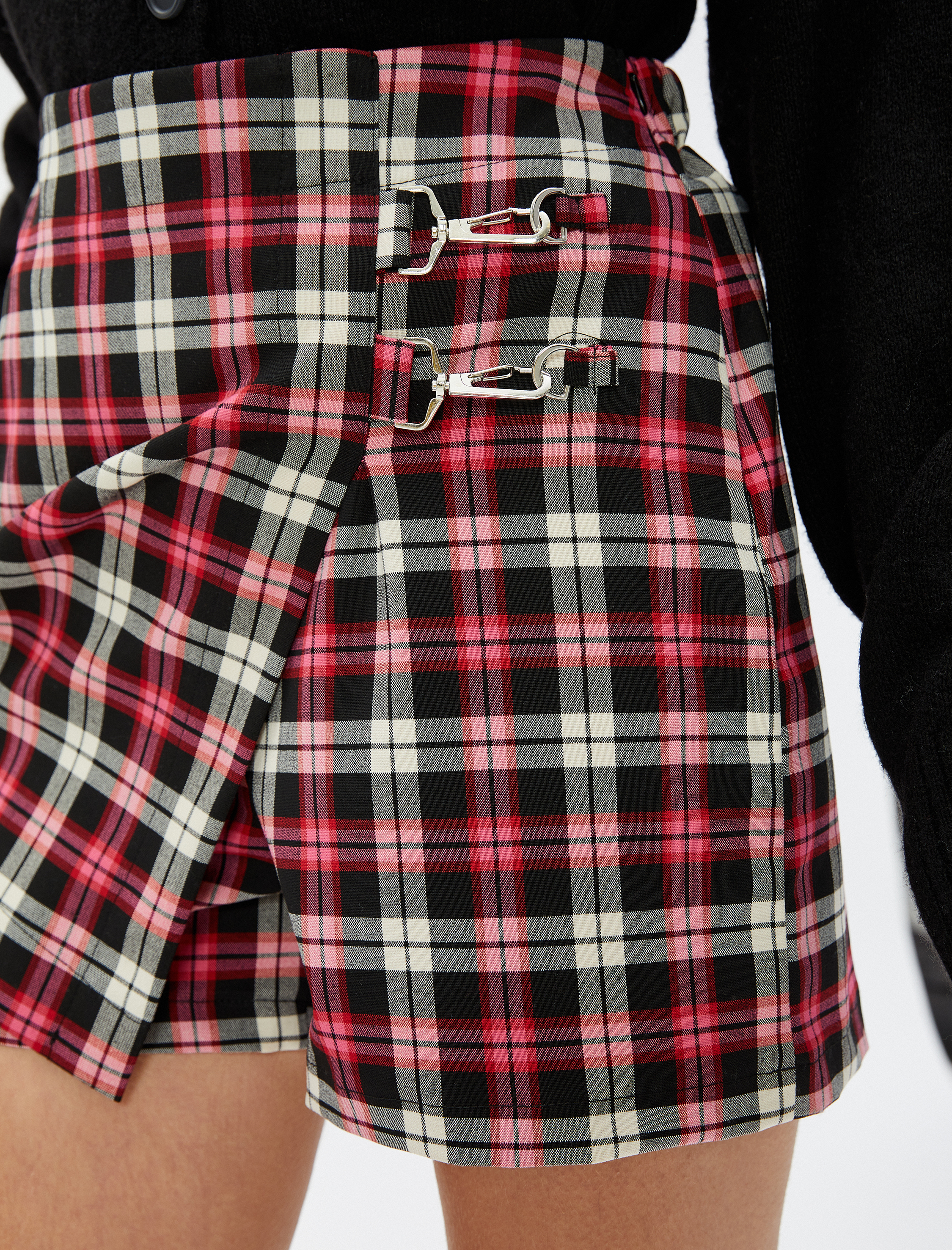   Mini Şort Etek Metal Aksesuar Detaylı Viskon Karışımlı