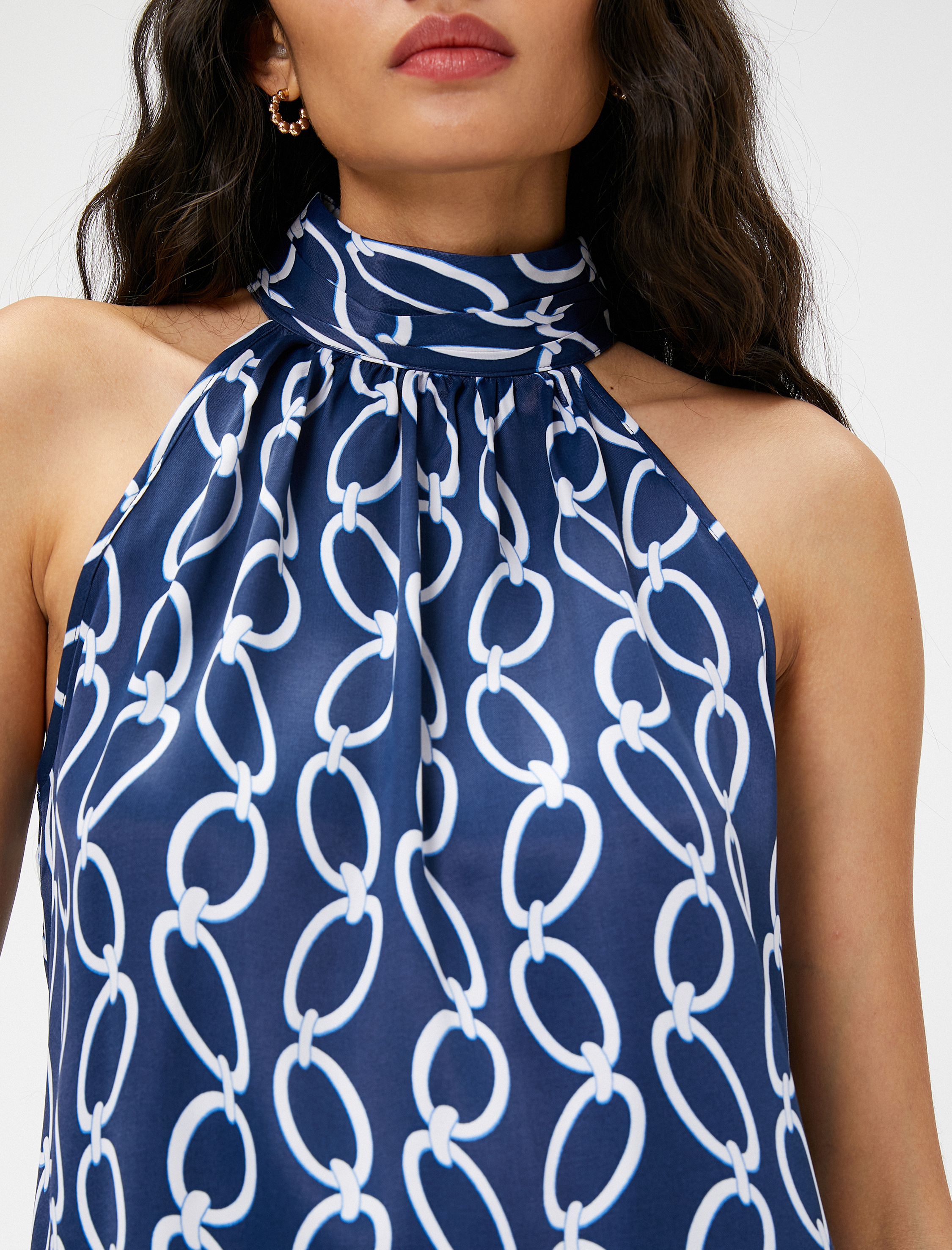   Zincir Baskılı Halter Yaka Bluz