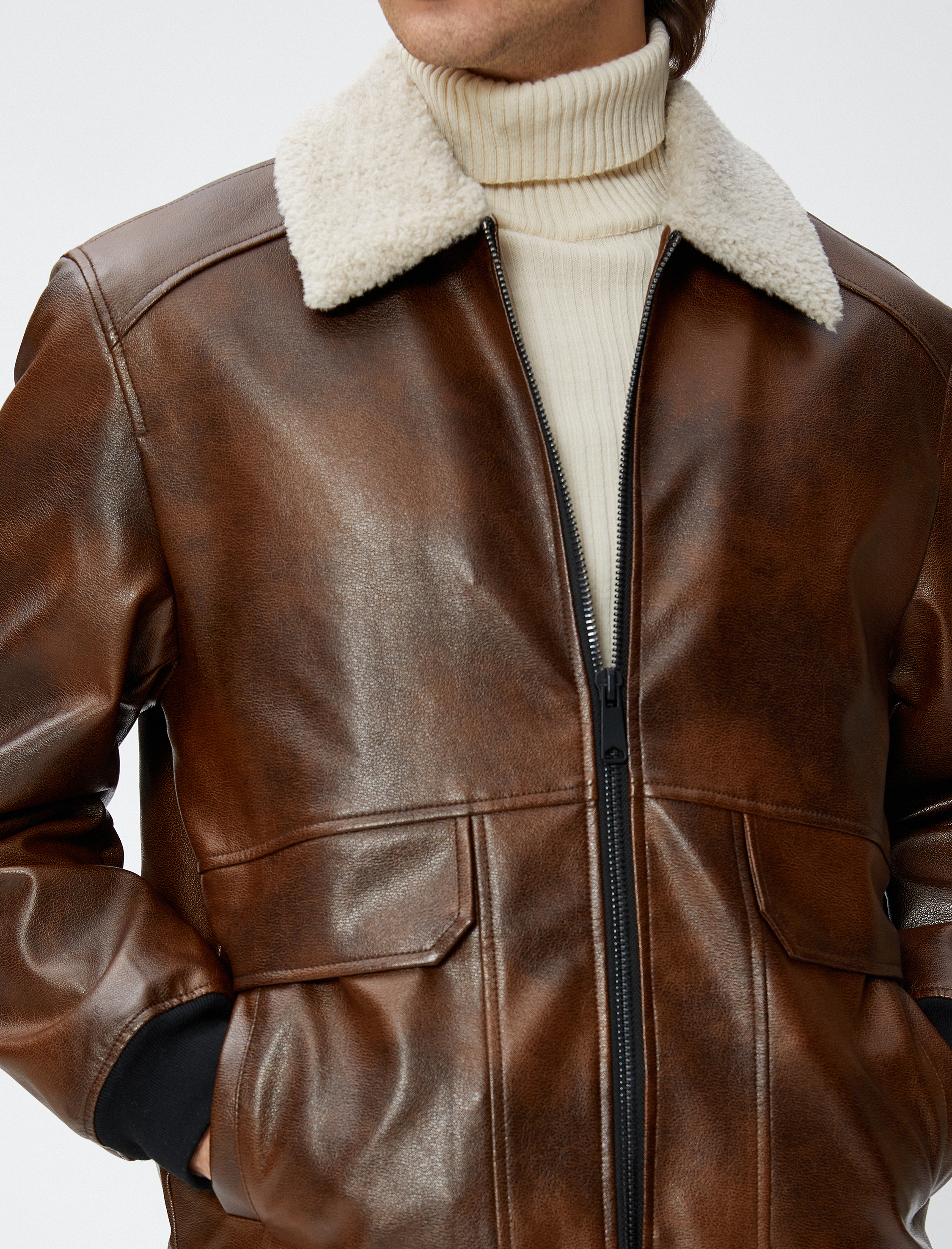   Deri Görünümlü Ceket Peluş Yaka Detaylı Cepli Fermuarlı