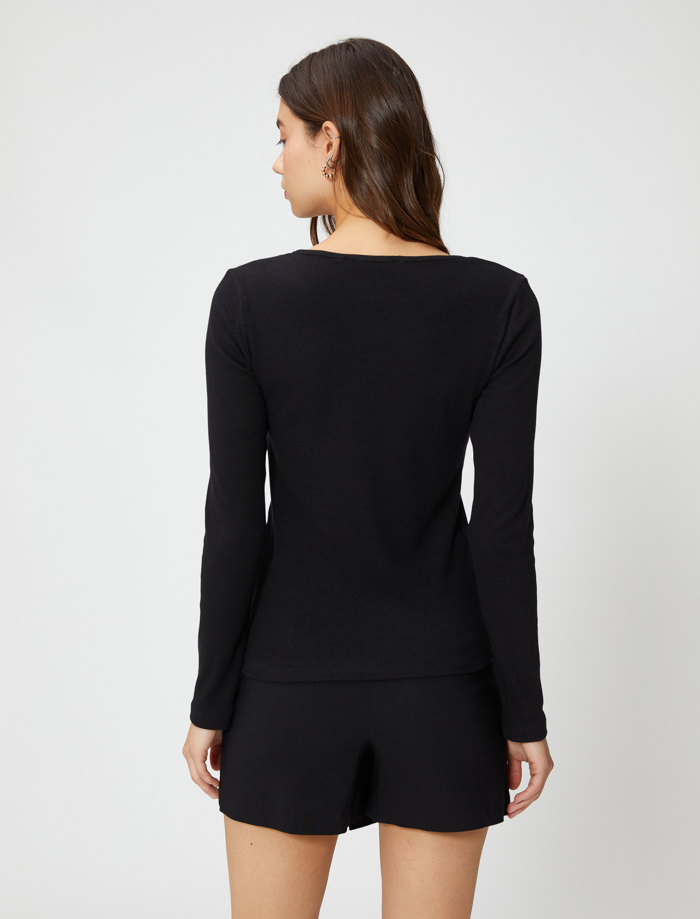   Uzun Kollu Tişört Kaşkorse Biye Detaylı Metal Aksesuarlı