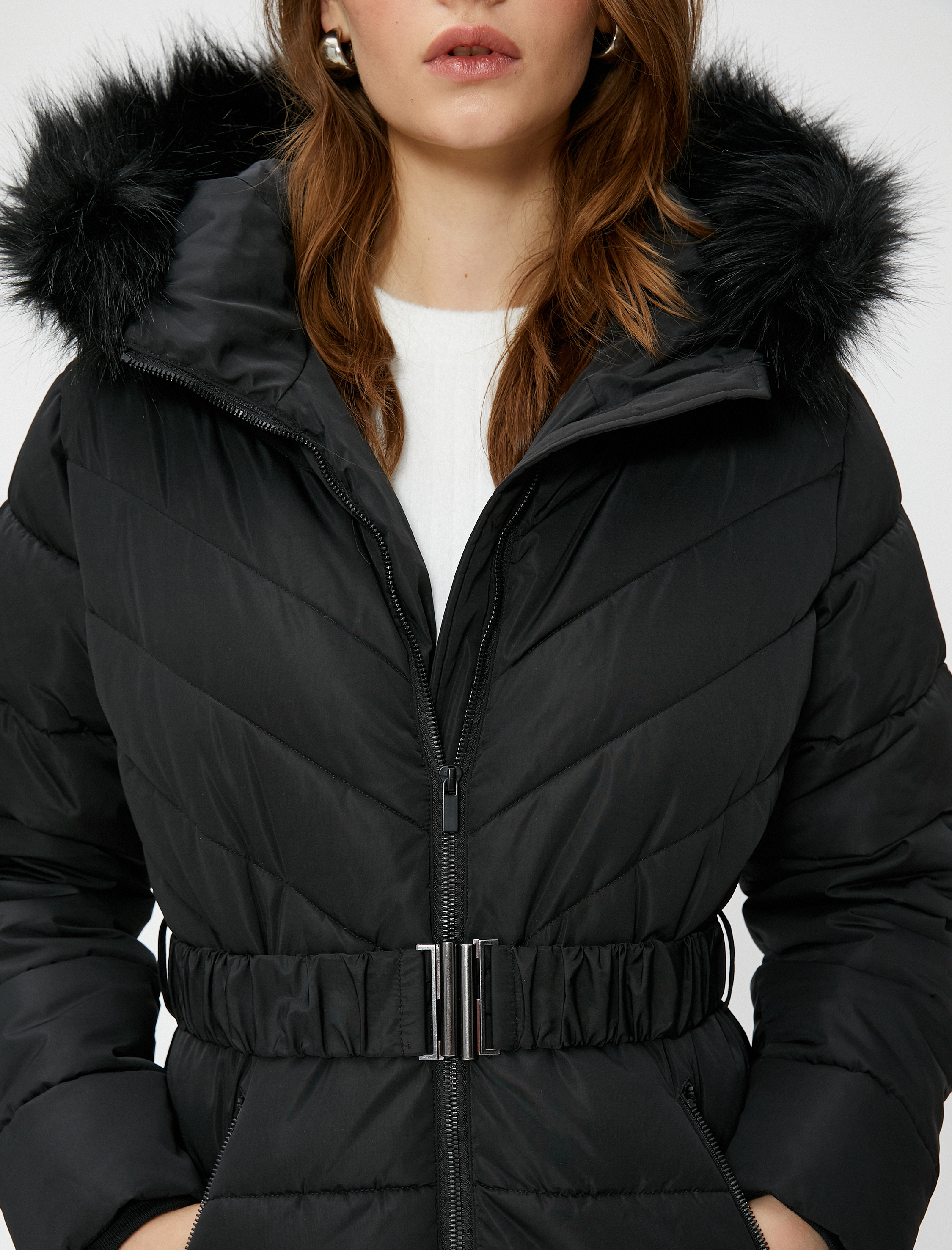   Uzun Şişme Mont Kemerli Kapüşonlu Peluş Detaylı