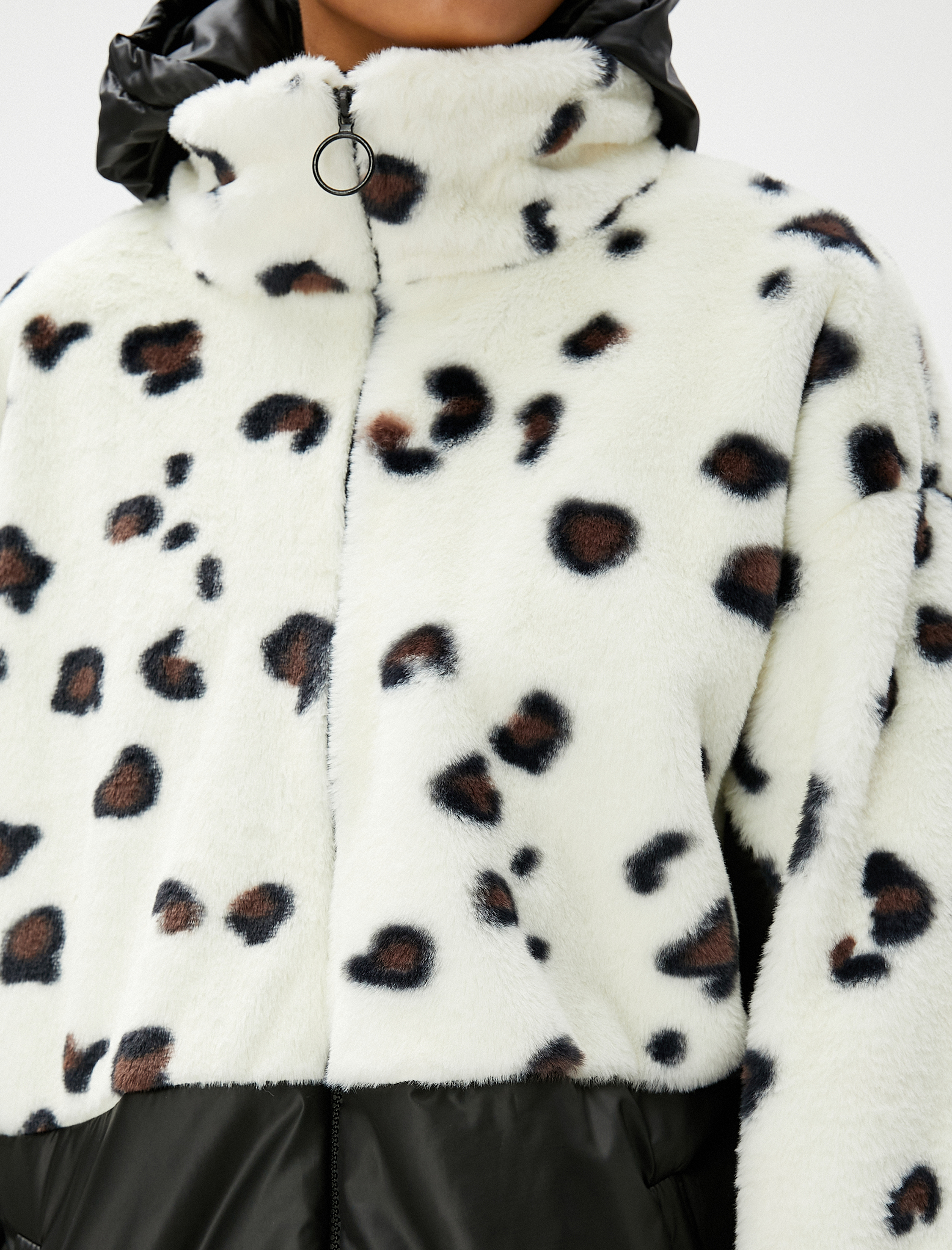   Peluş Mont Kapüşonlu Dik Yaka Cep Detaylı Fermuarlı