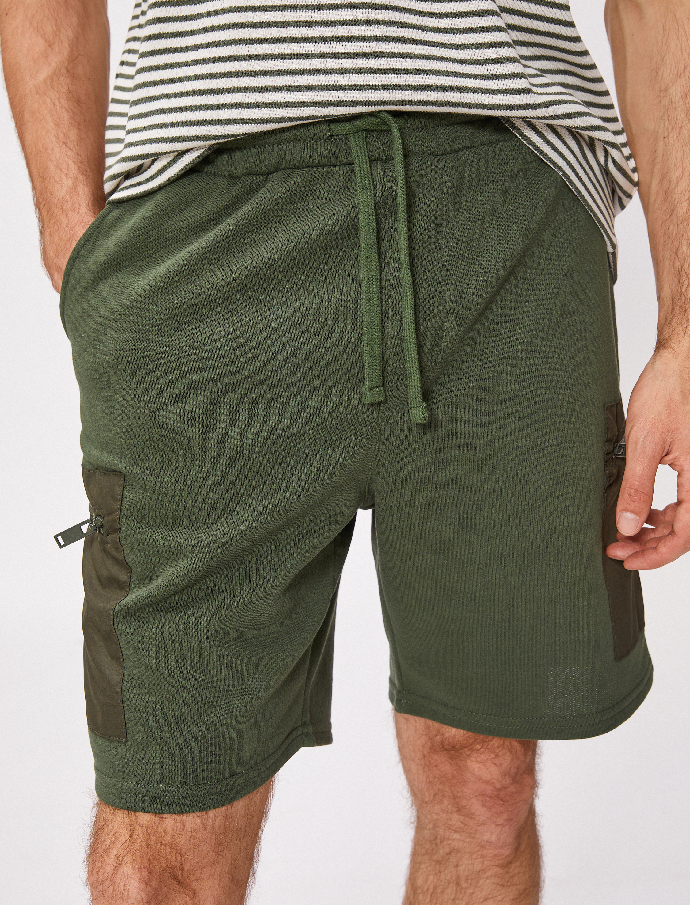   Kargo Şort Beli Bağcıklı Cepli Fermuar Detaylı