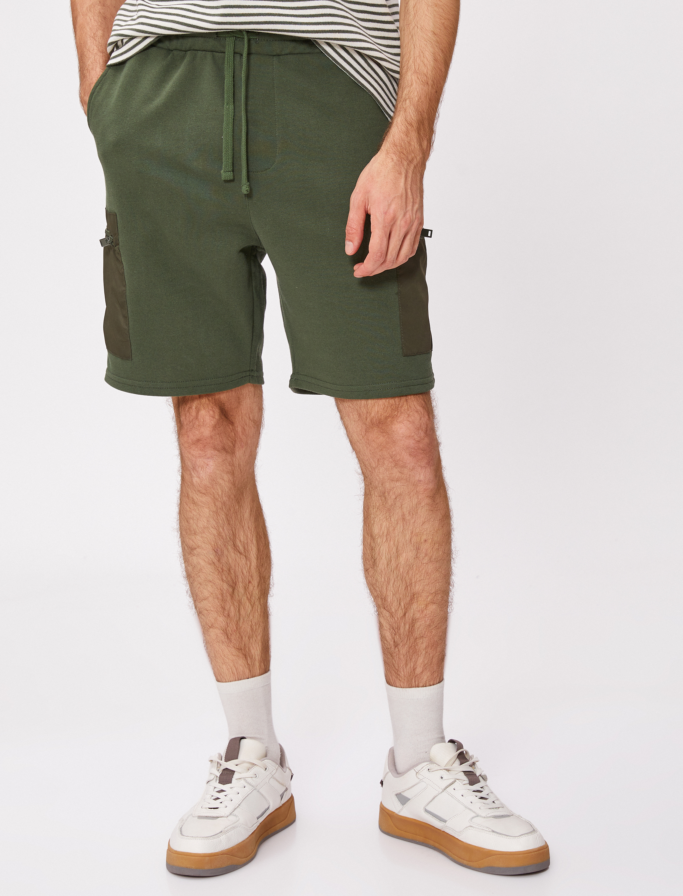   Kargo Şort Beli Bağcıklı Cepli Fermuar Detaylı