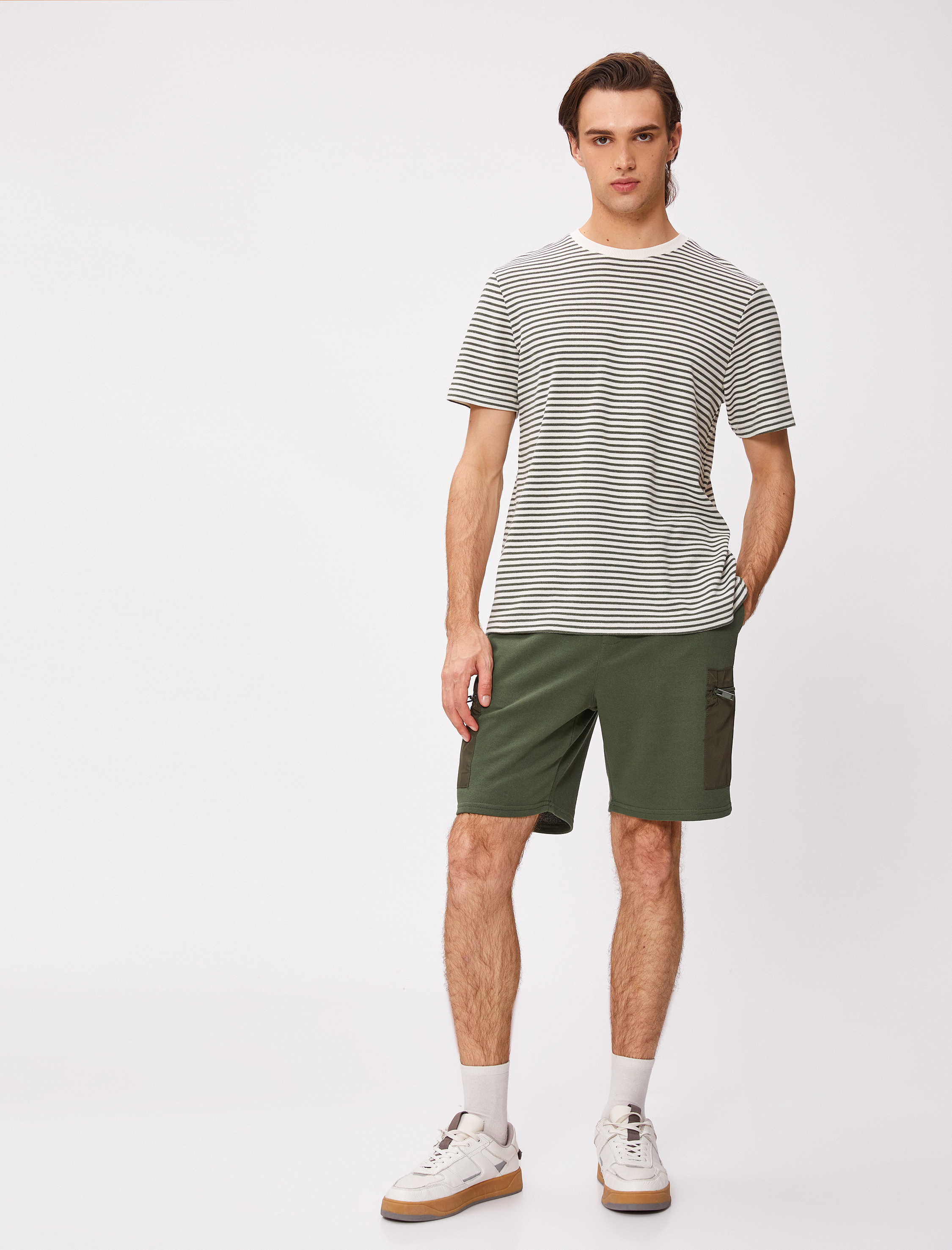   Kargo Şort Beli Bağcıklı Cepli Fermuar Detaylı