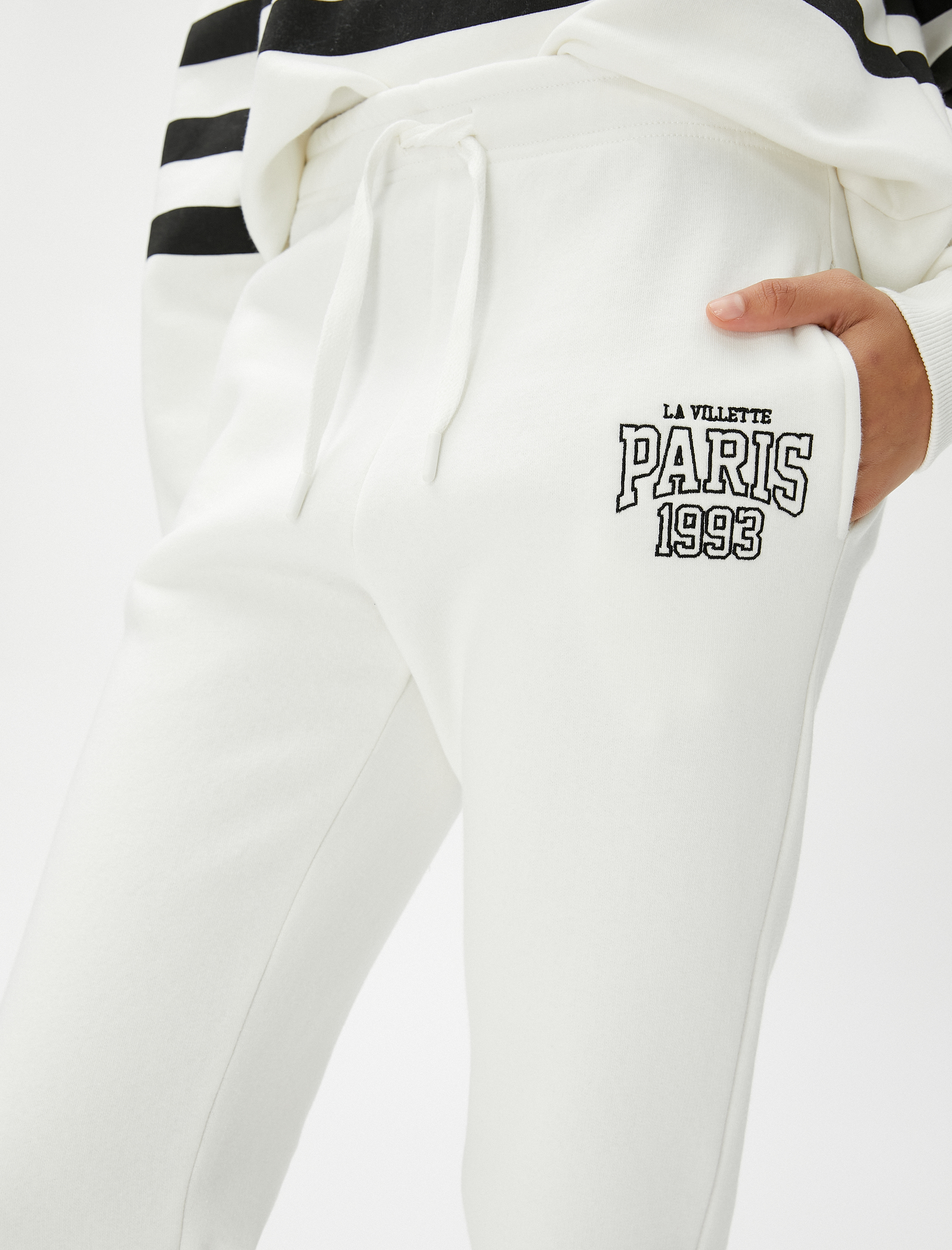   Şardonlu Jogger Eşofman Altı Beli Bağcıklı Cep Detaylı Nakışlı