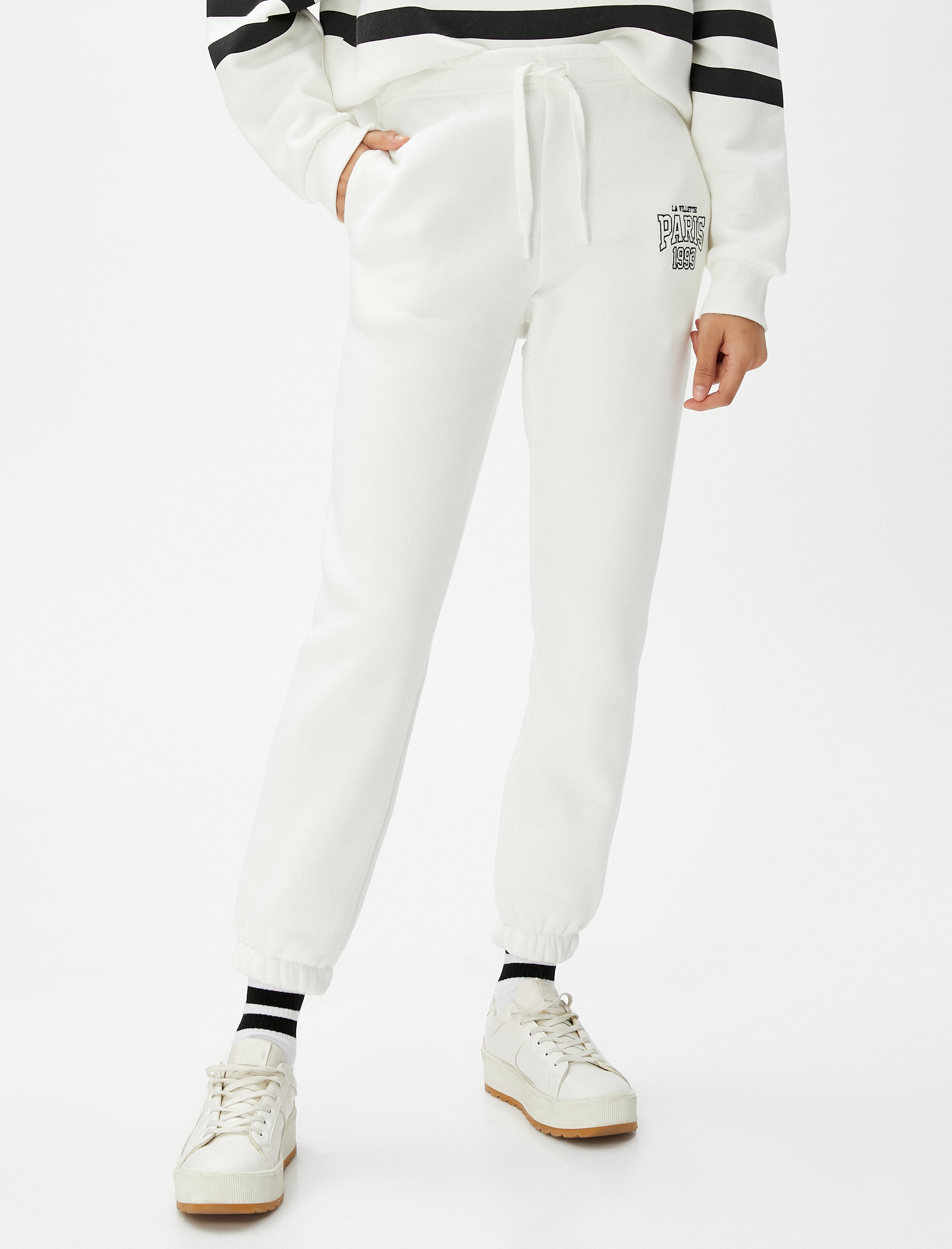   Şardonlu Jogger Eşofman Altı Beli Bağcıklı Cep Detaylı Nakışlı