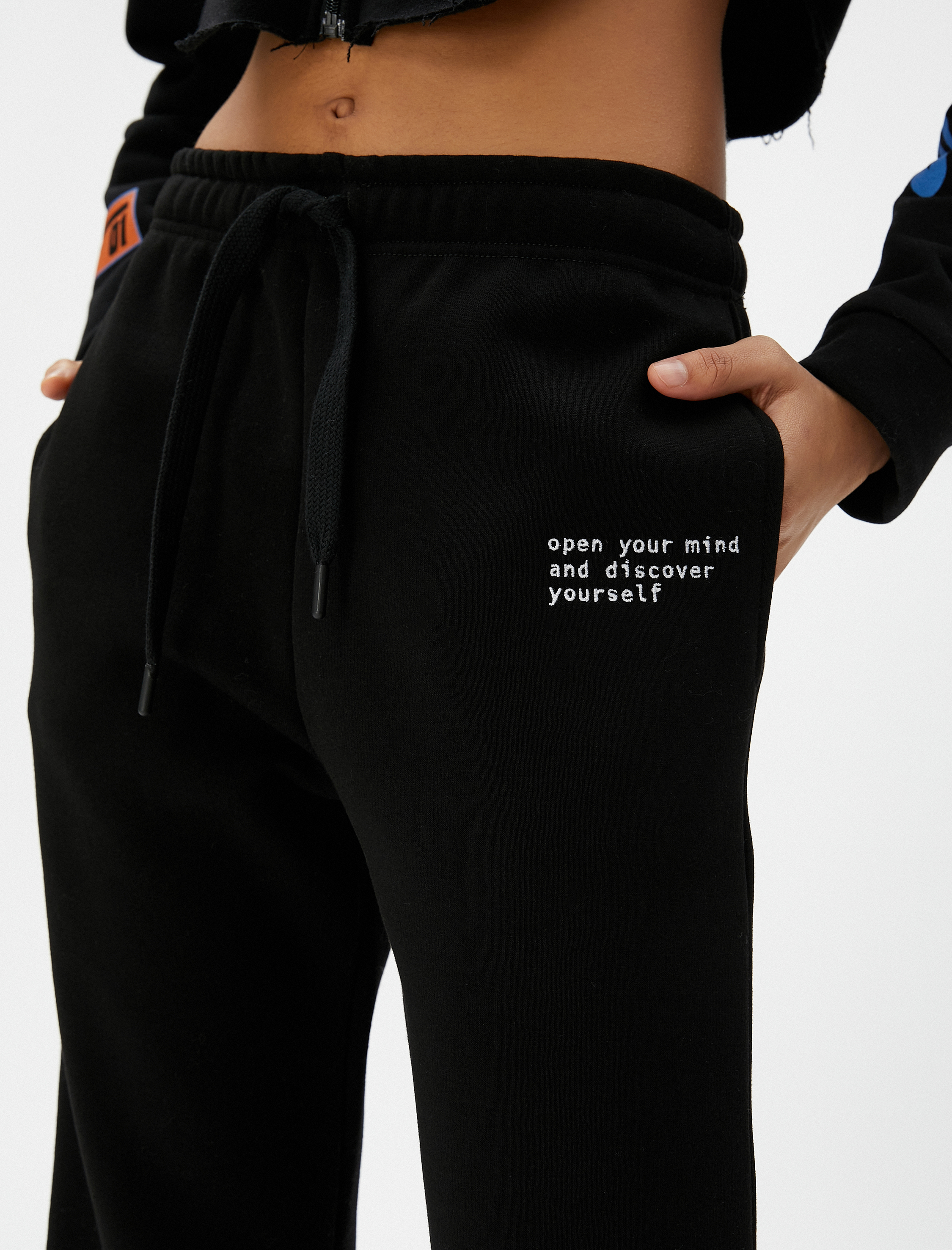   Şardonlu Jogger Eşofman Altı Beli Bağcıklı Cep Detaylı Nakışlı