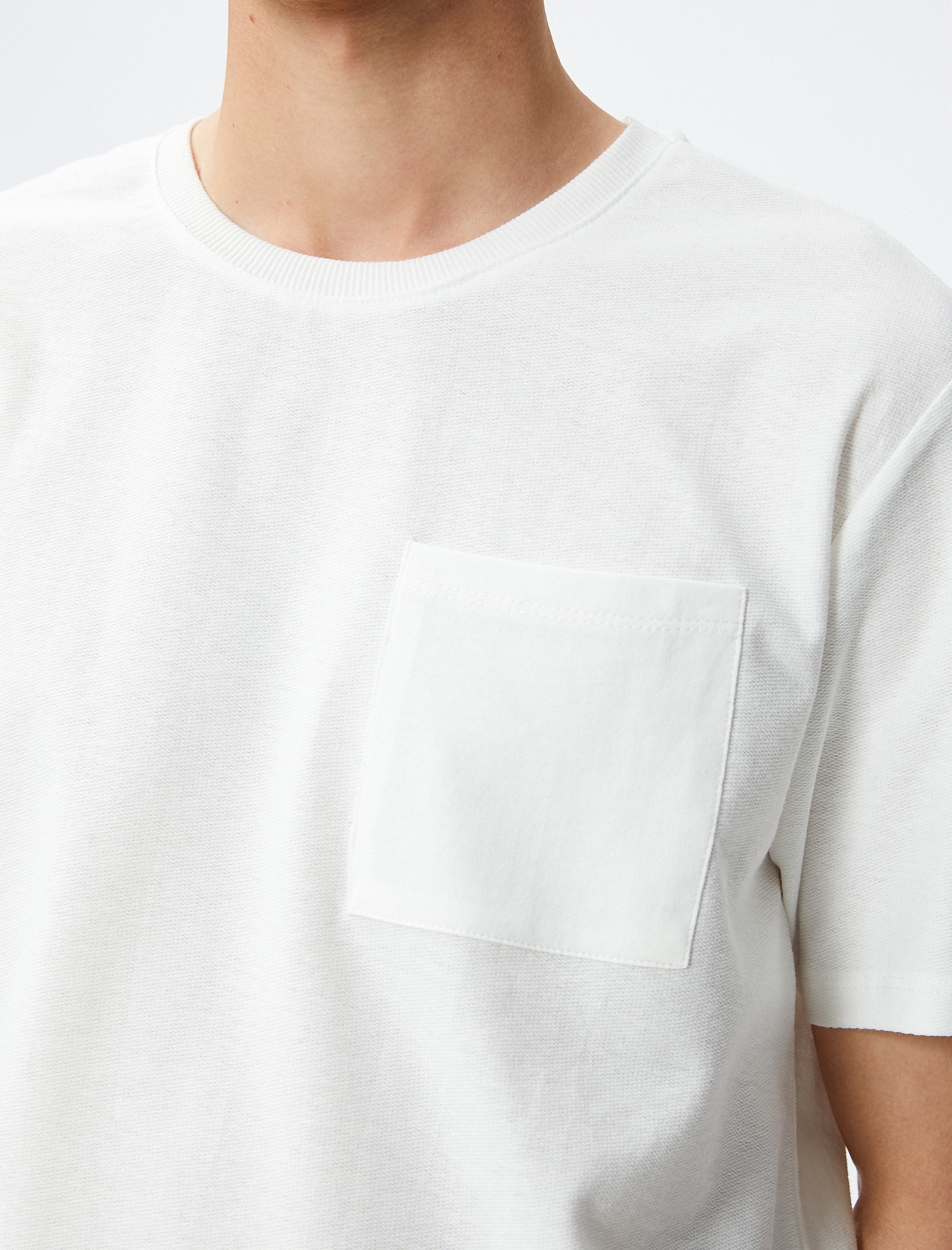   Basic Tişört Cep Detaylı Bisiklet Yaka Kısa Kollu Pamuklu