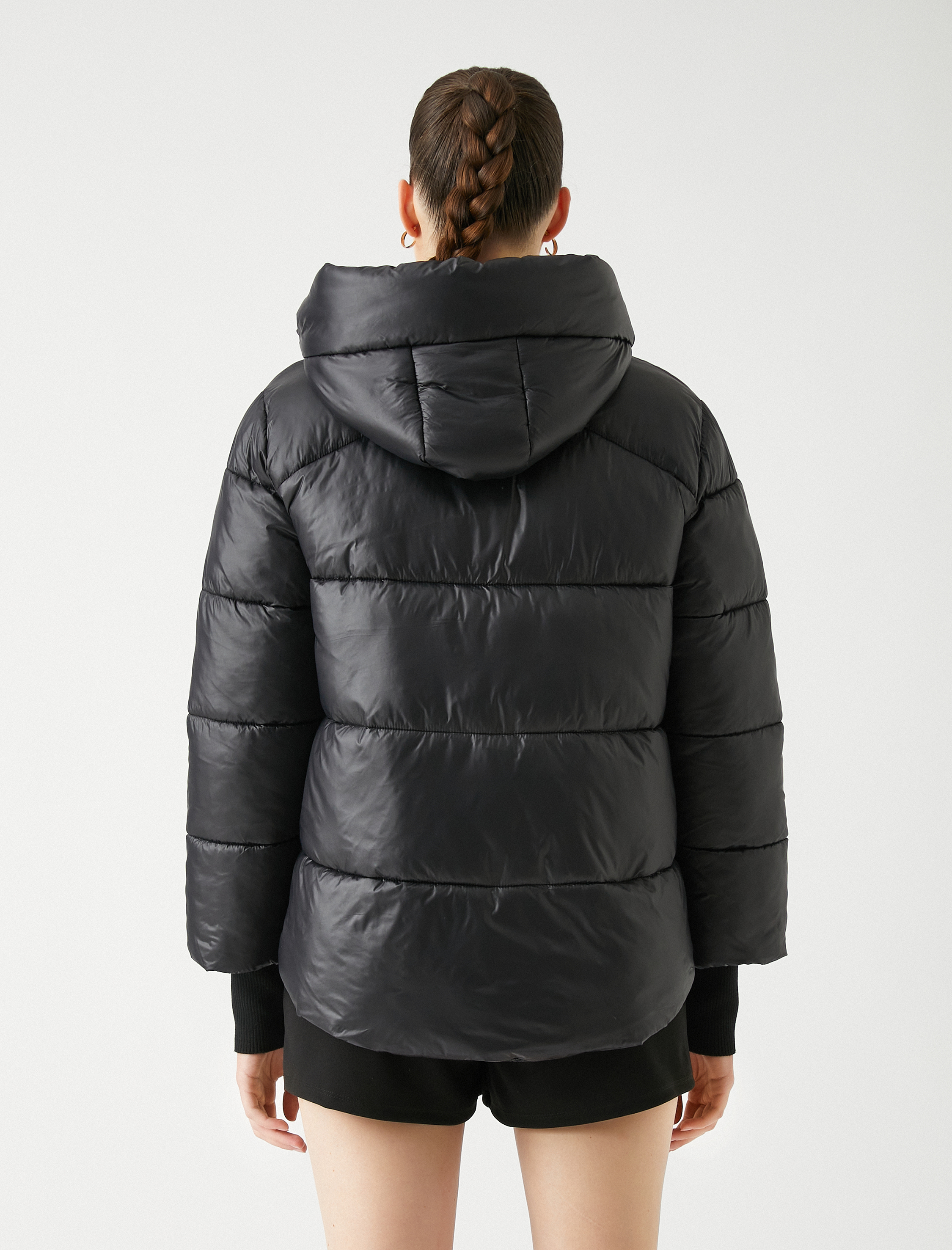   Şişme Mont Kapüşonlu Fermuarlı Cep Detaylı