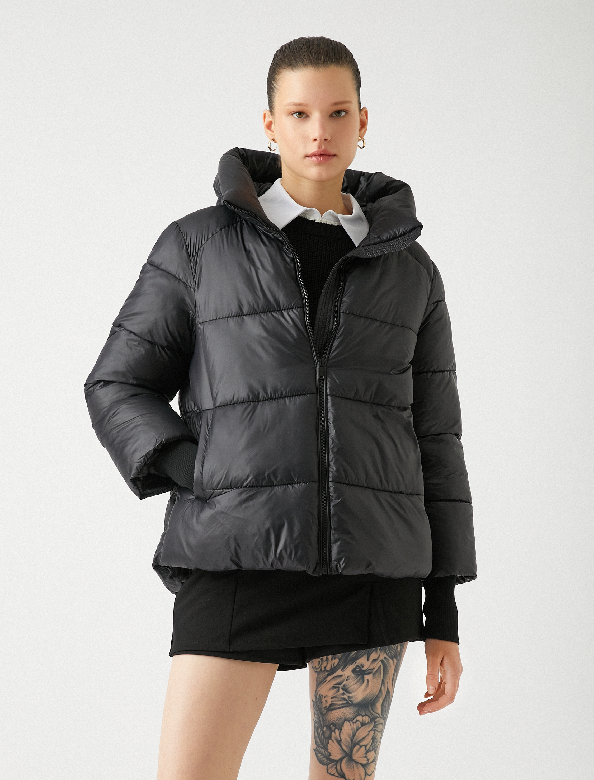   Şişme Mont Kapüşonlu Fermuarlı Cep Detaylı