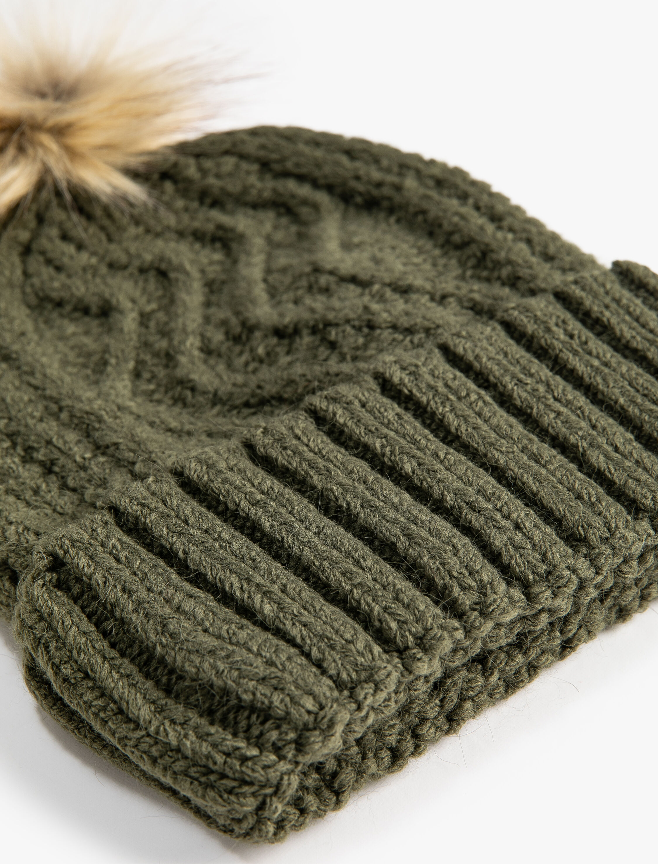  Kadın Örgü Bere Peluş Ponponlu