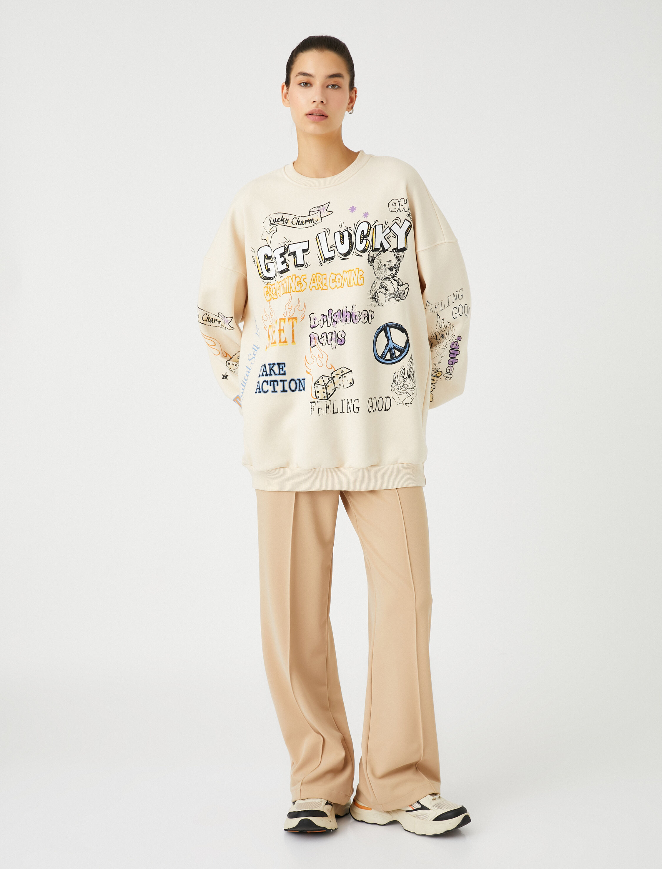 Şardonlu Oversize Sweatshirt Grafiti Baskılı Bisiklet Yaka Uzun Kollu