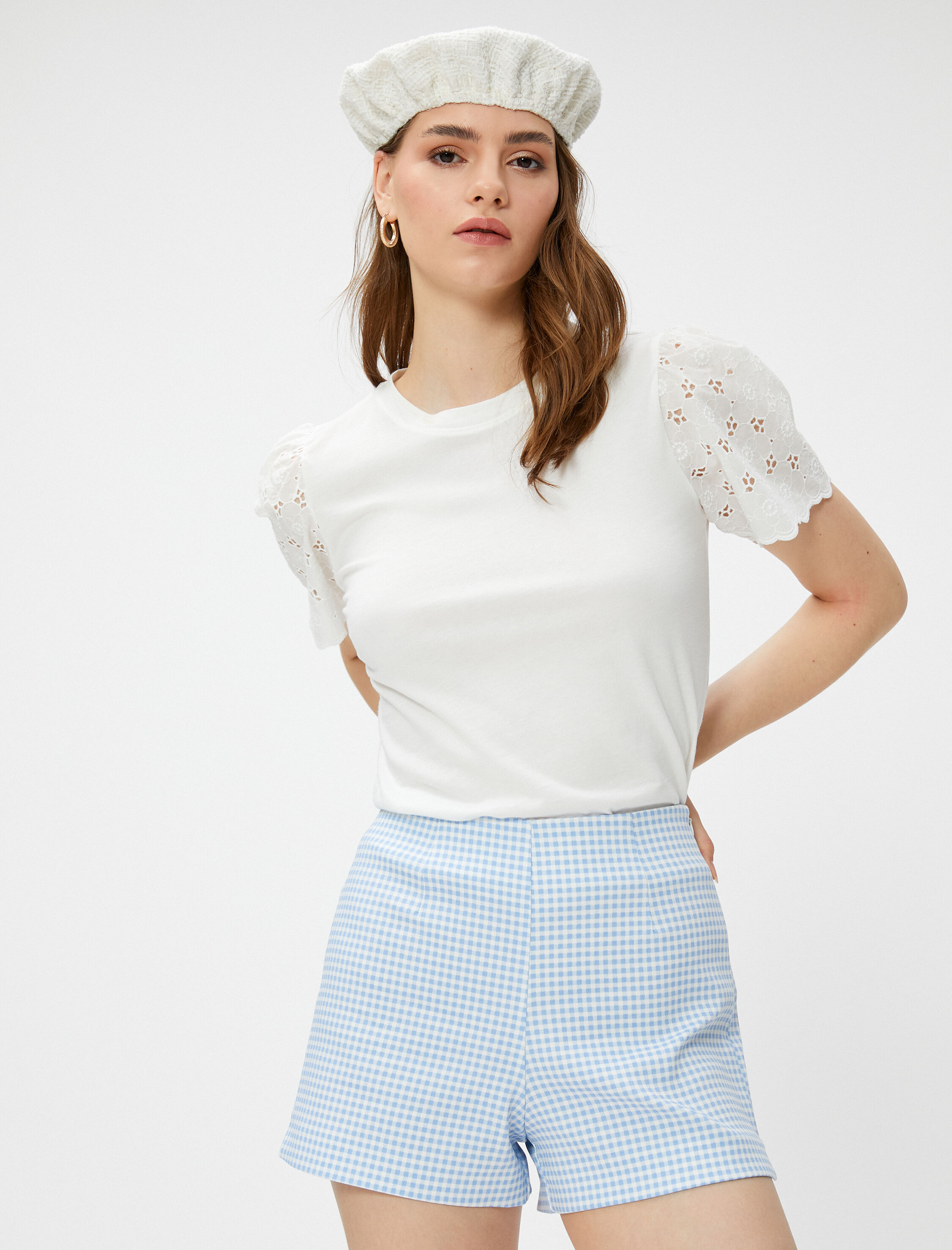   Mini Yırtmaç Detaylı Şort