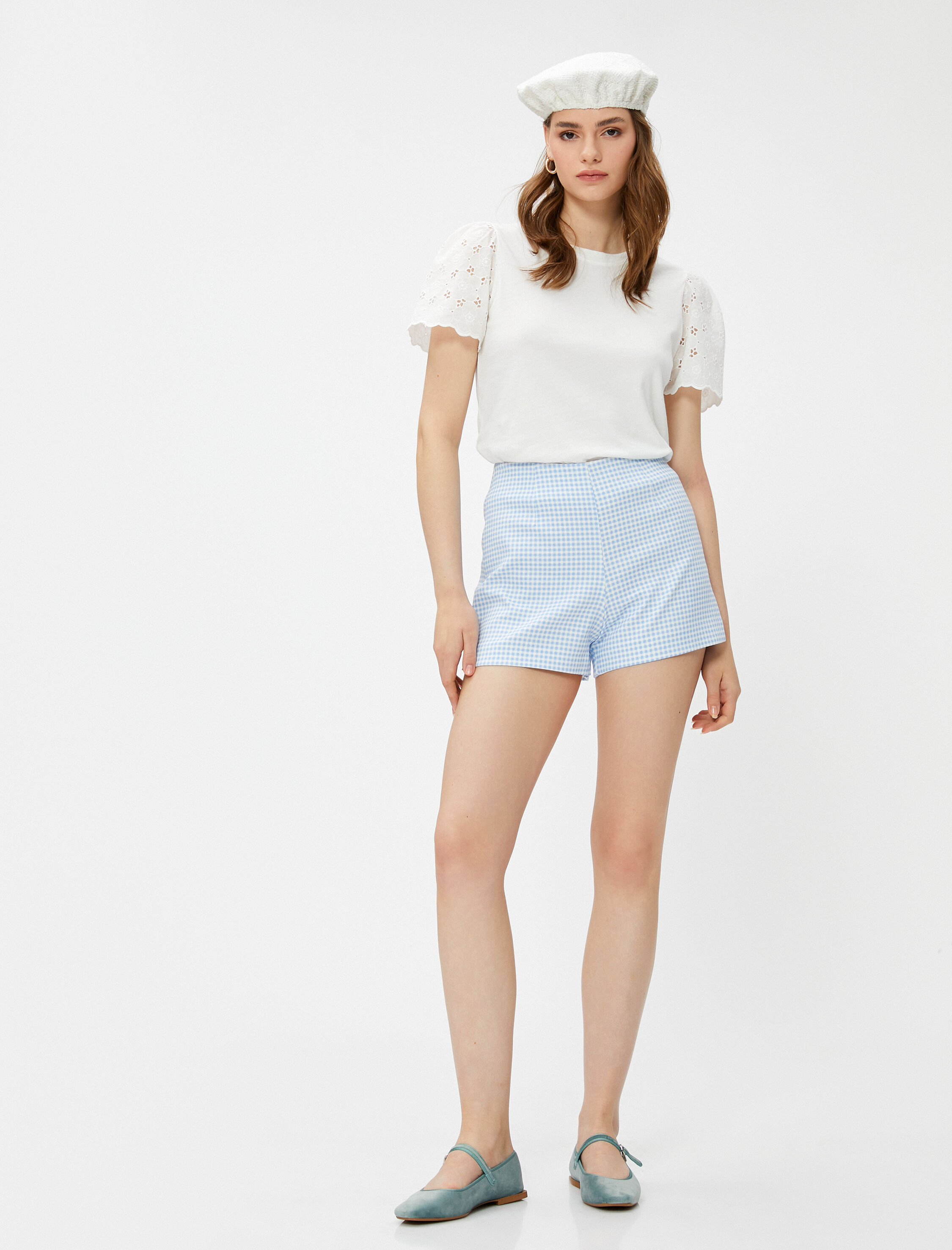   Mini Yırtmaç Detaylı Şort