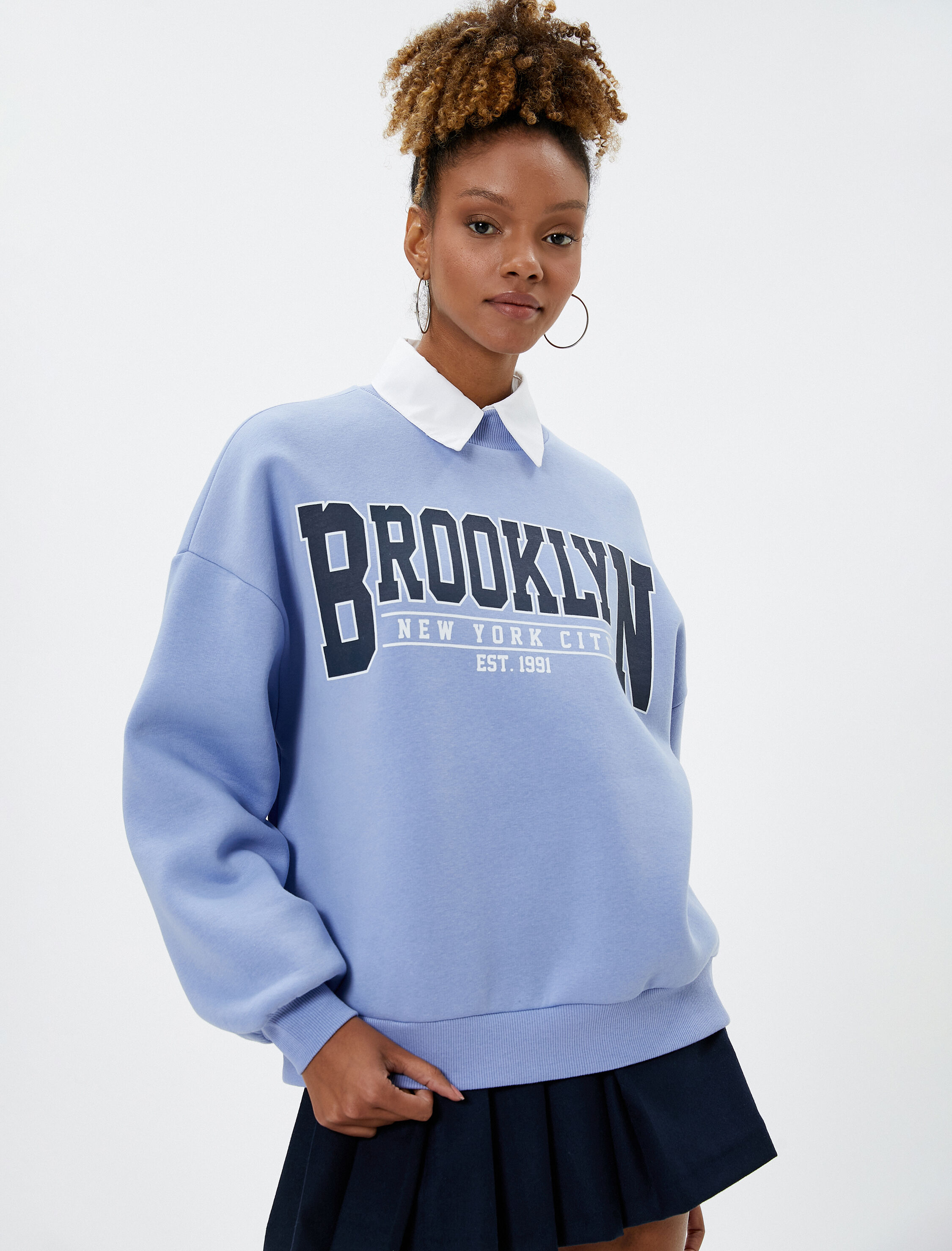   Şardonlu Bisiklet Yaka Sweatshirt Kolej Baskılı Ribanalı Uzun Kollu