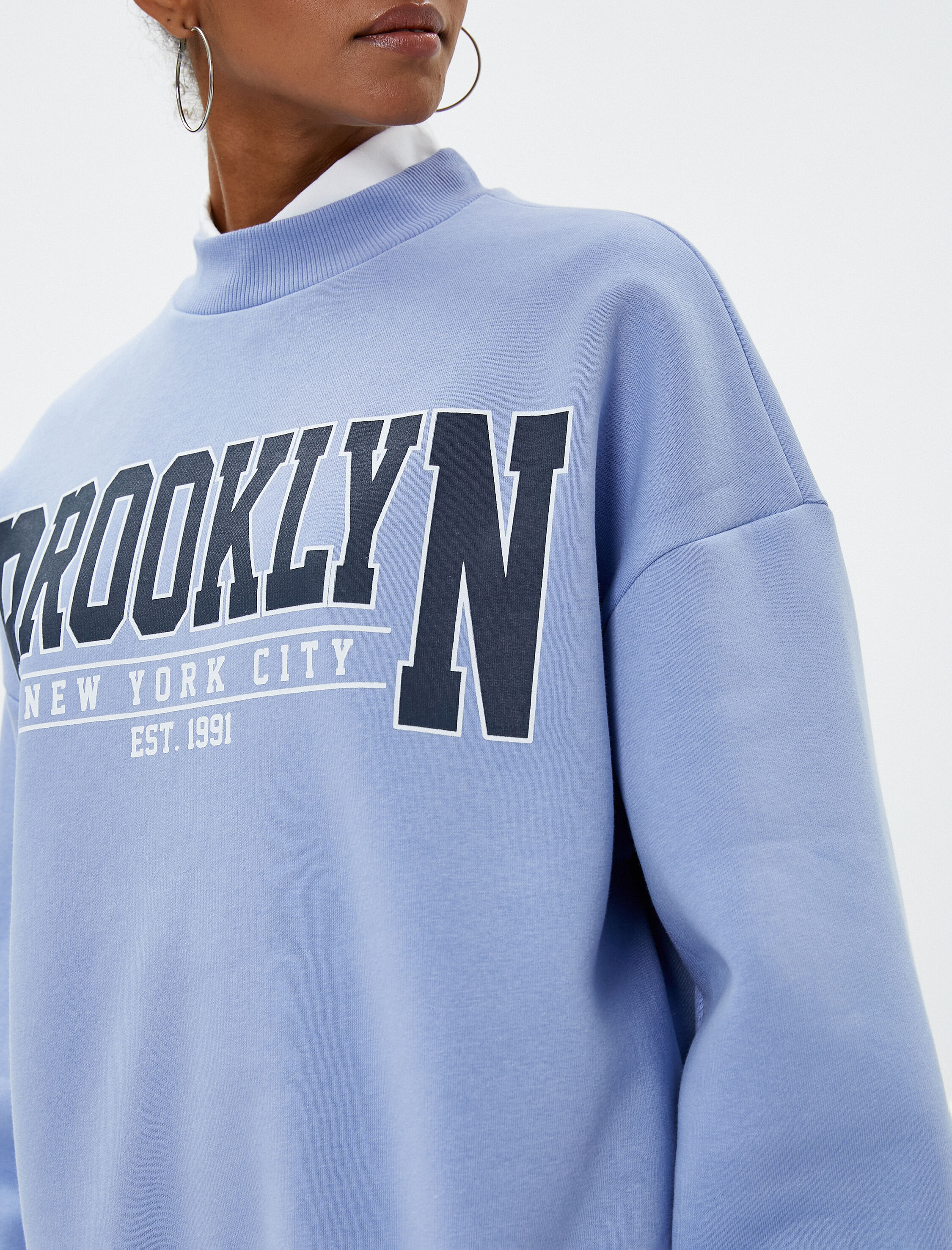   Şardonlu Bisiklet Yaka Sweatshirt Kolej Baskılı Ribanalı Uzun Kollu