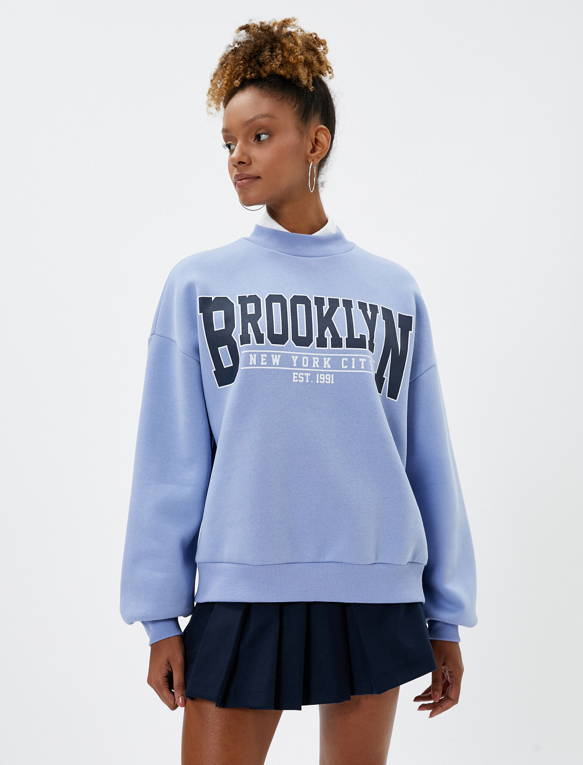   Şardonlu Bisiklet Yaka Sweatshirt Kolej Baskılı Ribanalı Uzun Kollu