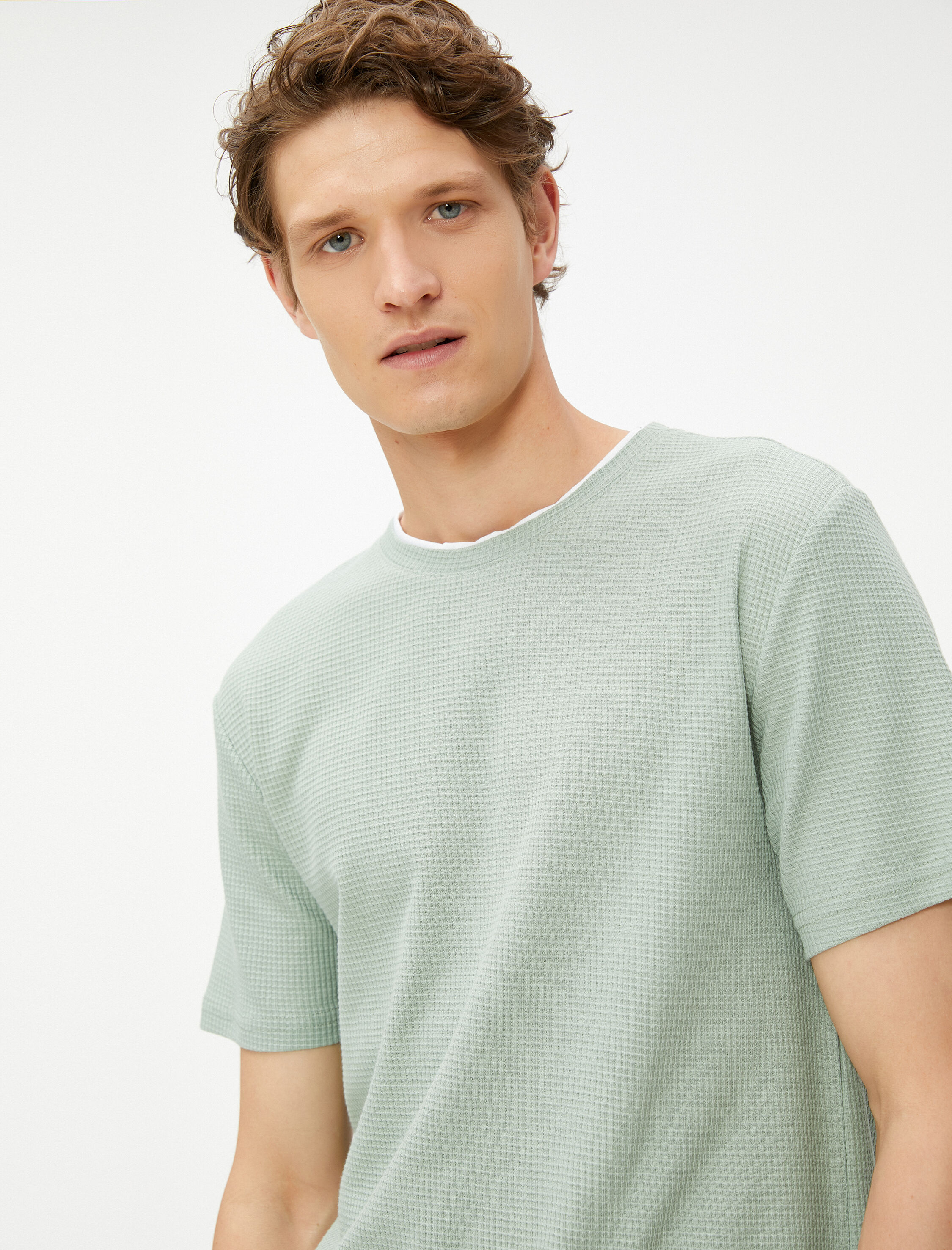   Basic Tişört Yaka Detaylı Dokulu Dar Kesim Kısa Kollu