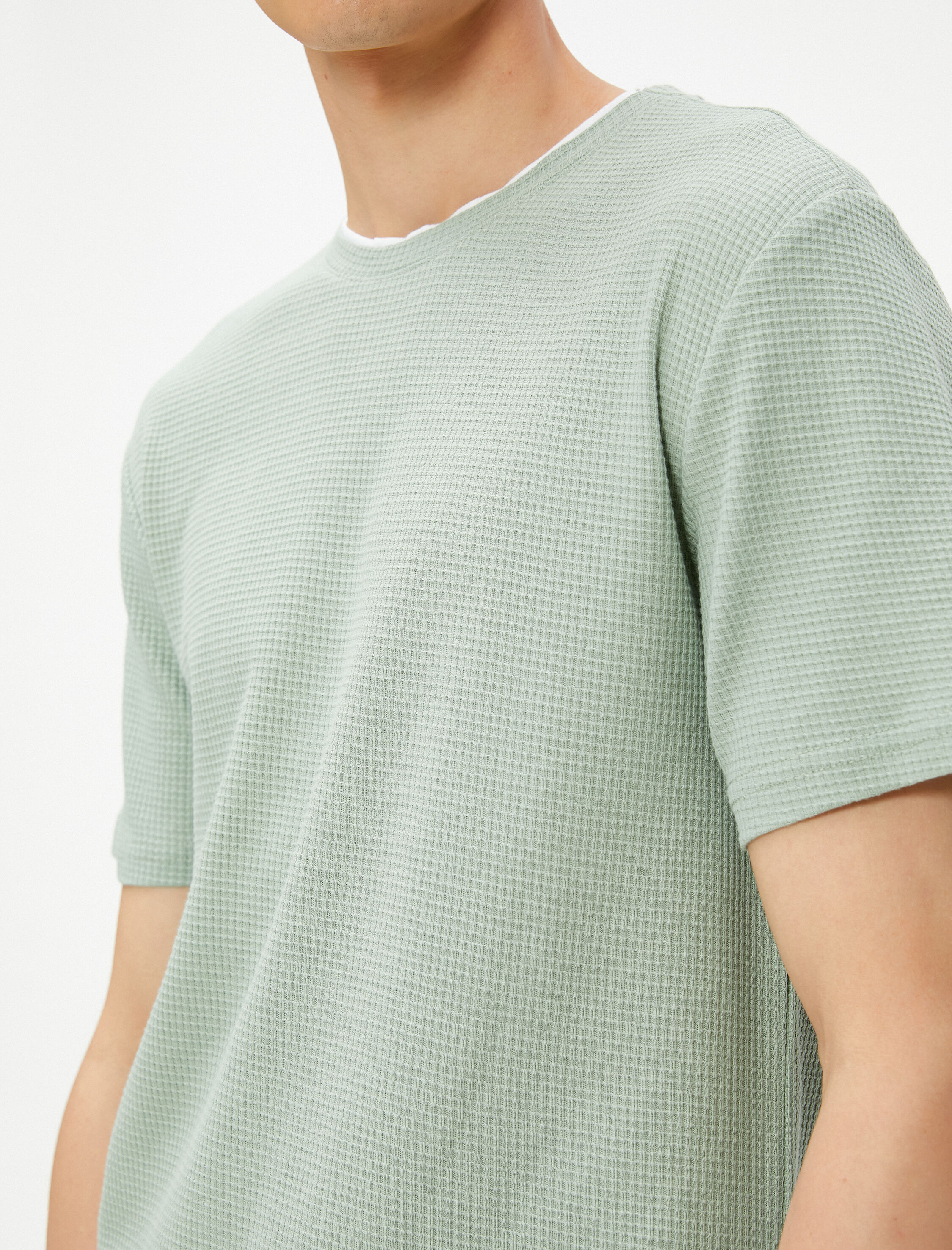   Basic Tişört Yaka Detaylı Dokulu Dar Kesim Kısa Kollu