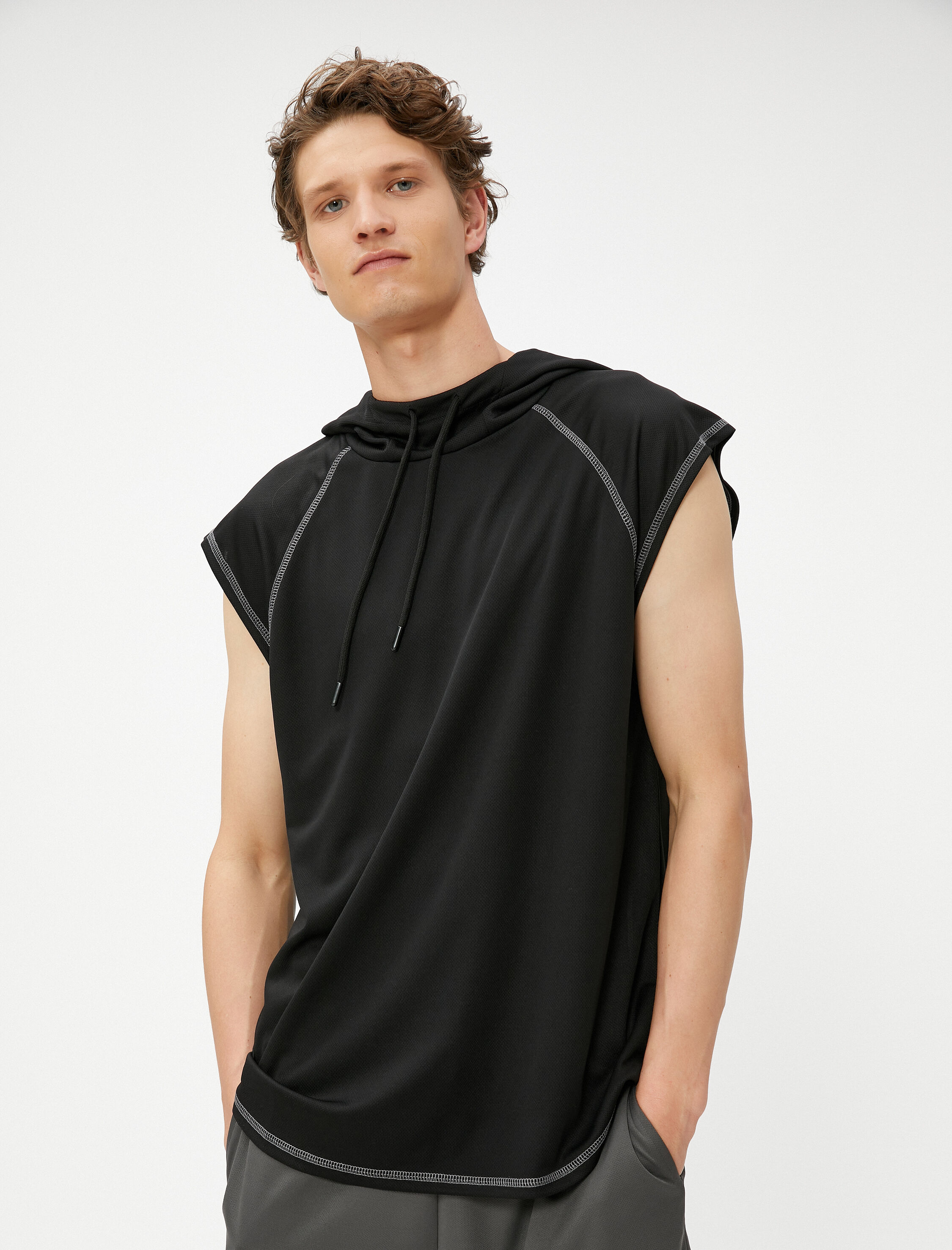   Sporcu Atleti Kapşonlu Dikiş Detaylı Kolsuz