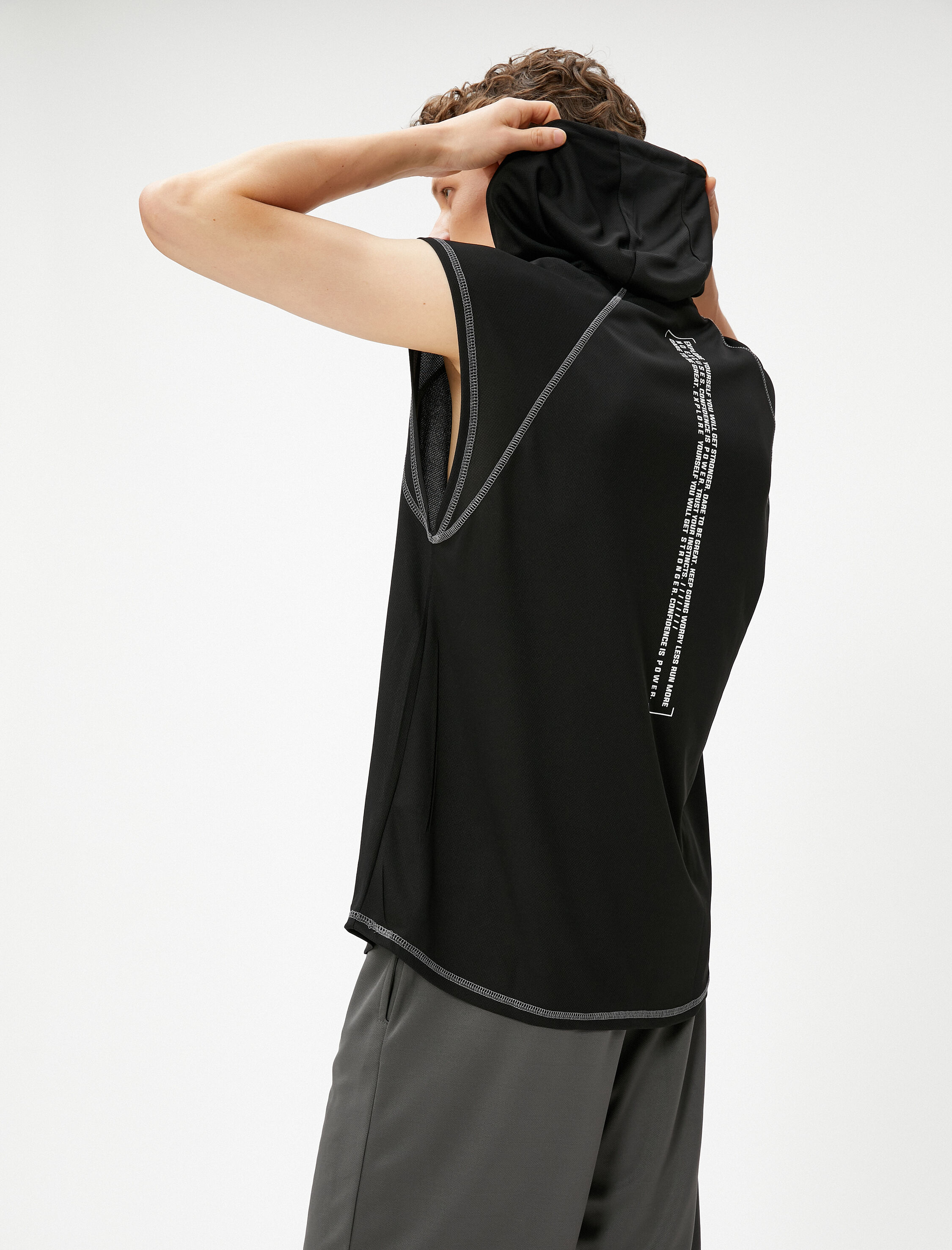   Sporcu Atleti Kapşonlu Dikiş Detaylı Kolsuz