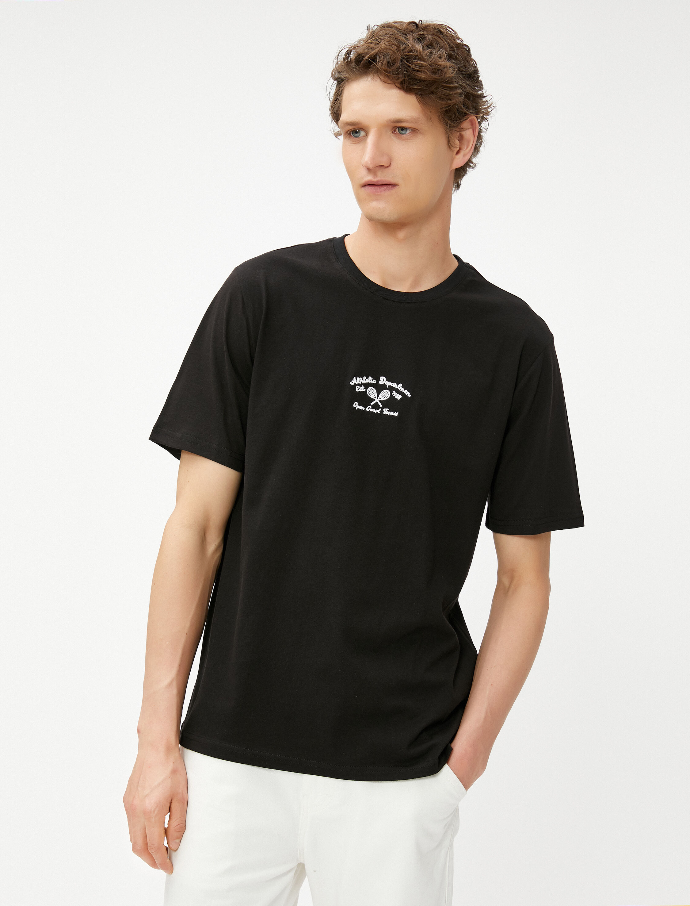   Kolej İşlemeli Tişört Bisiklet Yaka Kısa Kollu Pamuklu