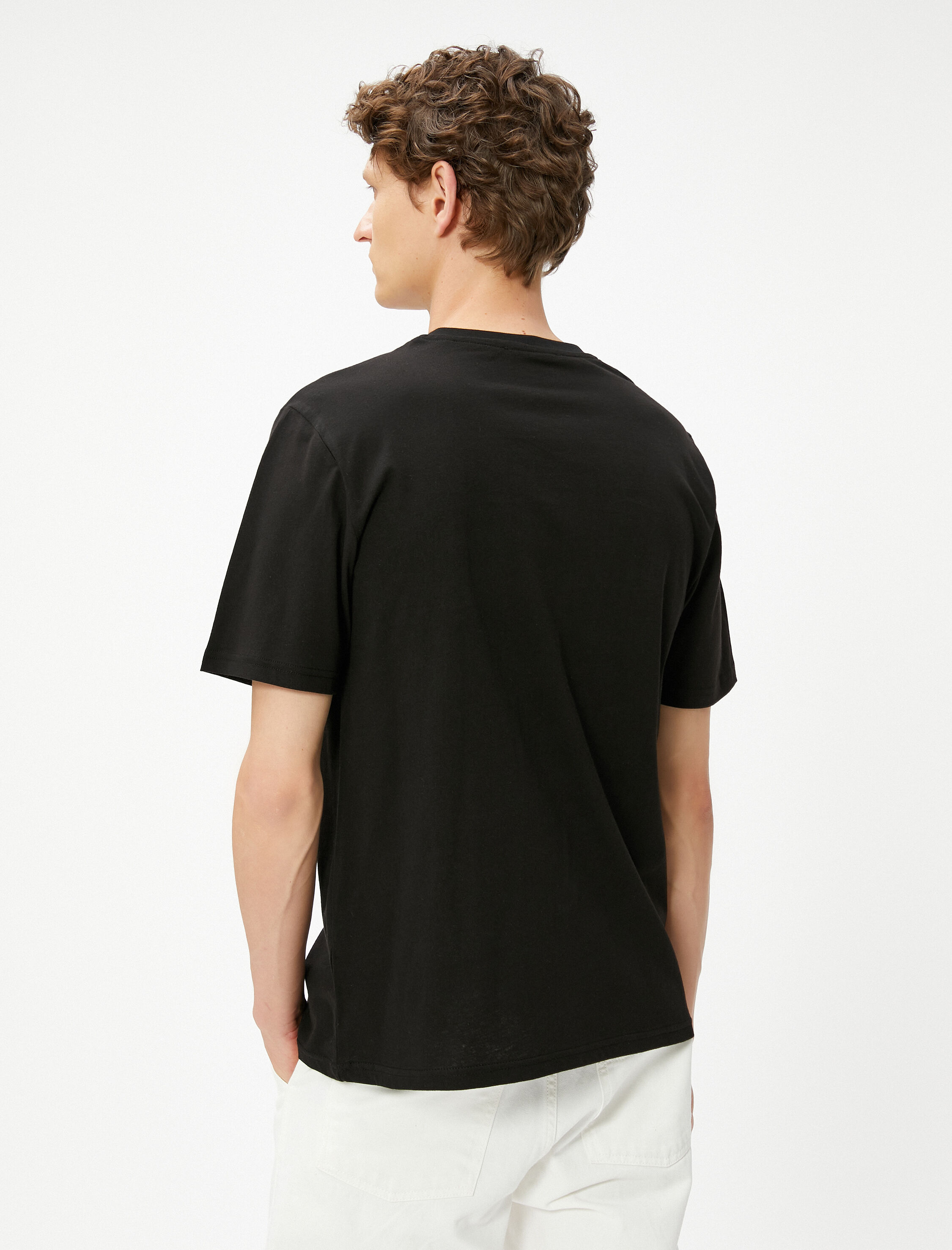   Kolej İşlemeli Tişört Bisiklet Yaka Kısa Kollu Pamuklu