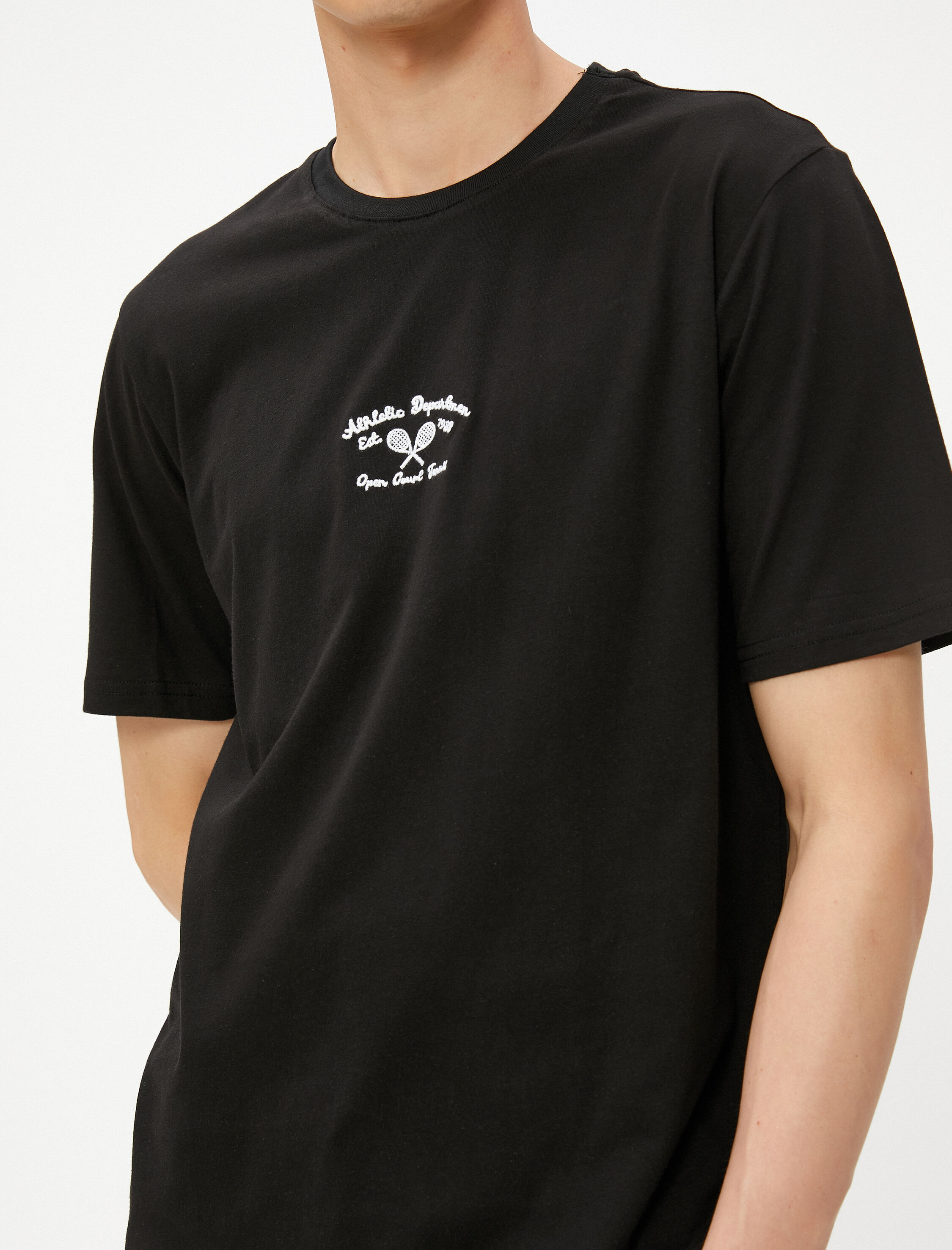   Kolej İşlemeli Tişört Bisiklet Yaka Kısa Kollu Pamuklu