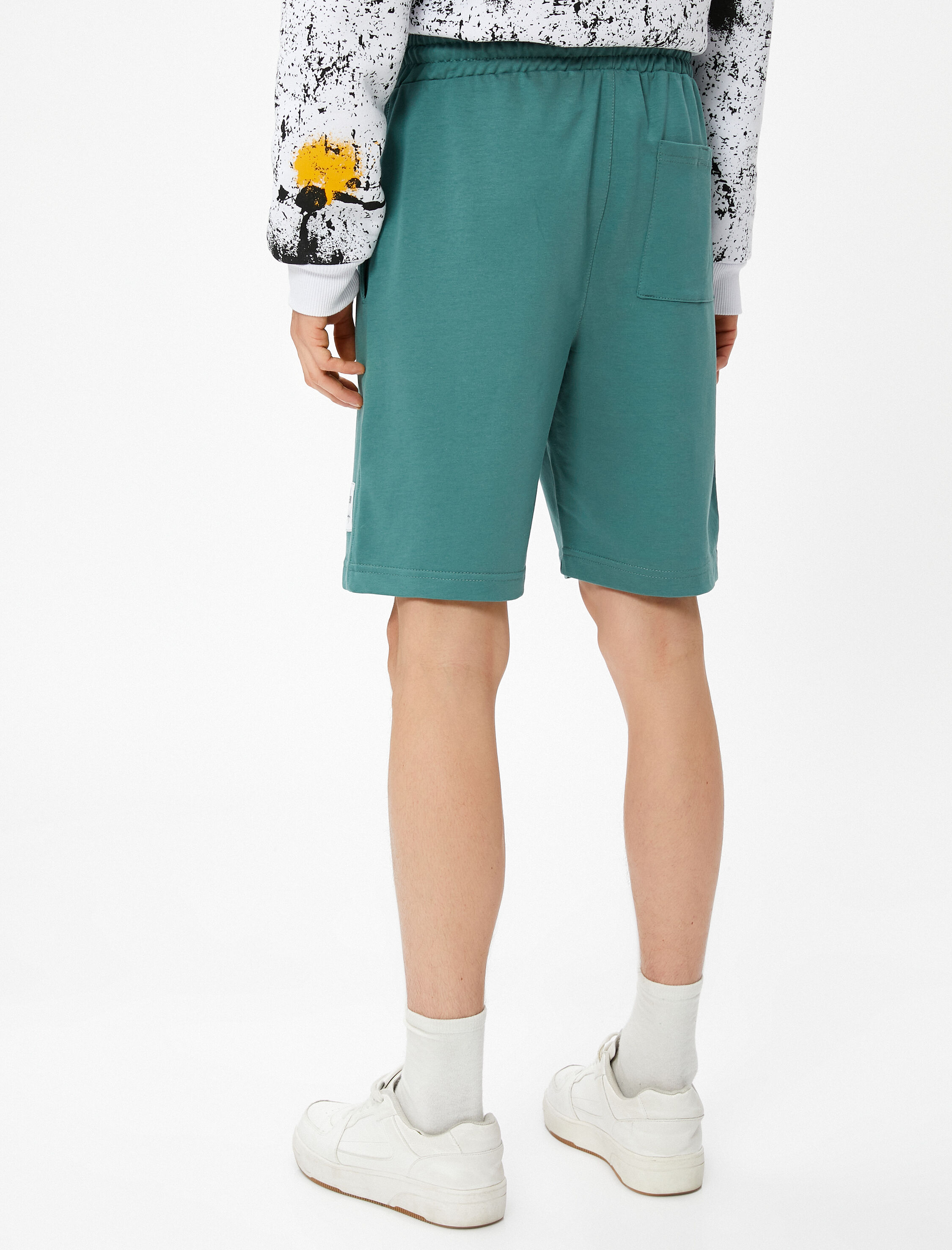   Beli Bağcıklı Şort Dar Kesim Cepli Etiket Baskılı