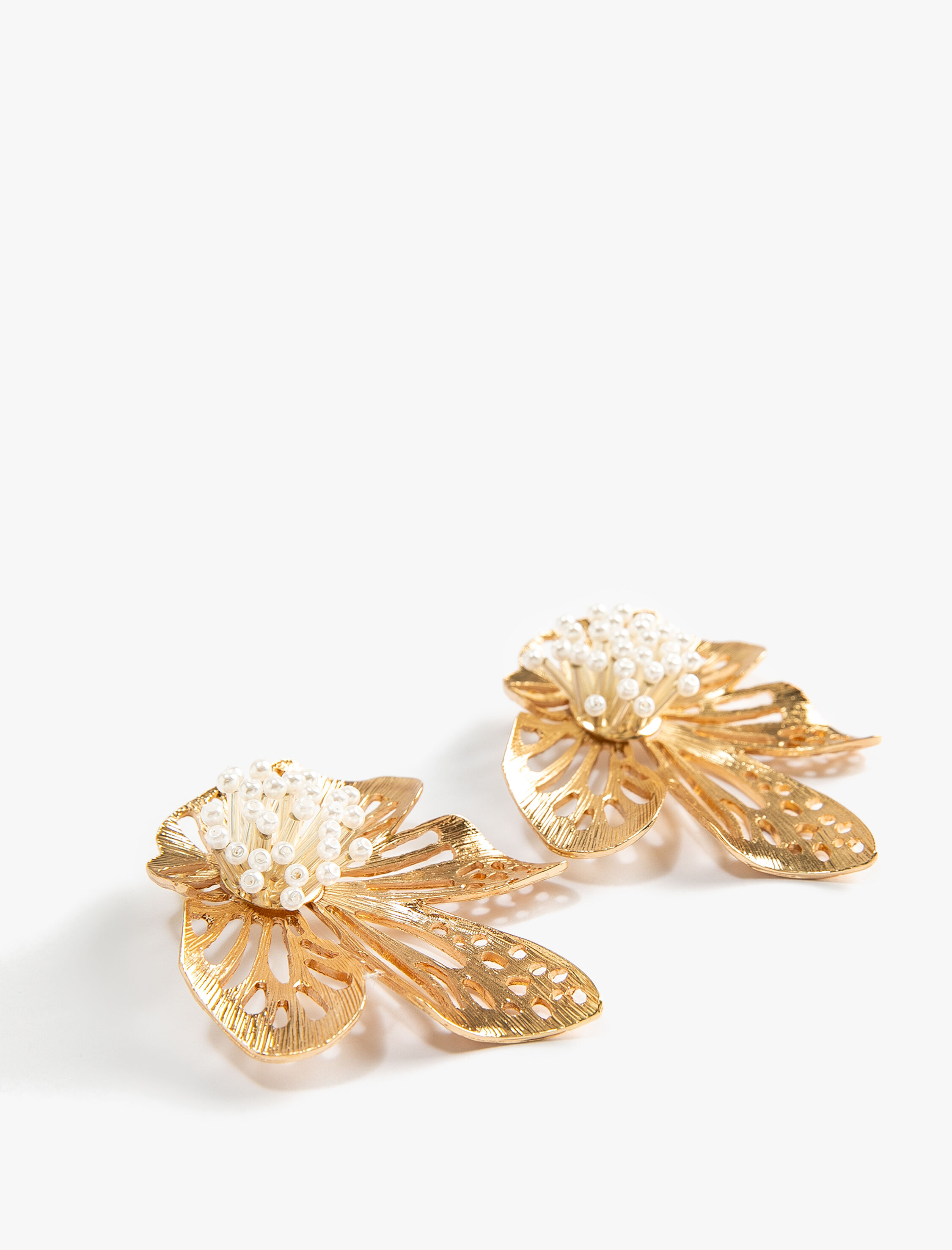  Kadın Küpe İnci Detaylı Çiçek Şekilli - Melis Ağazat X Koton