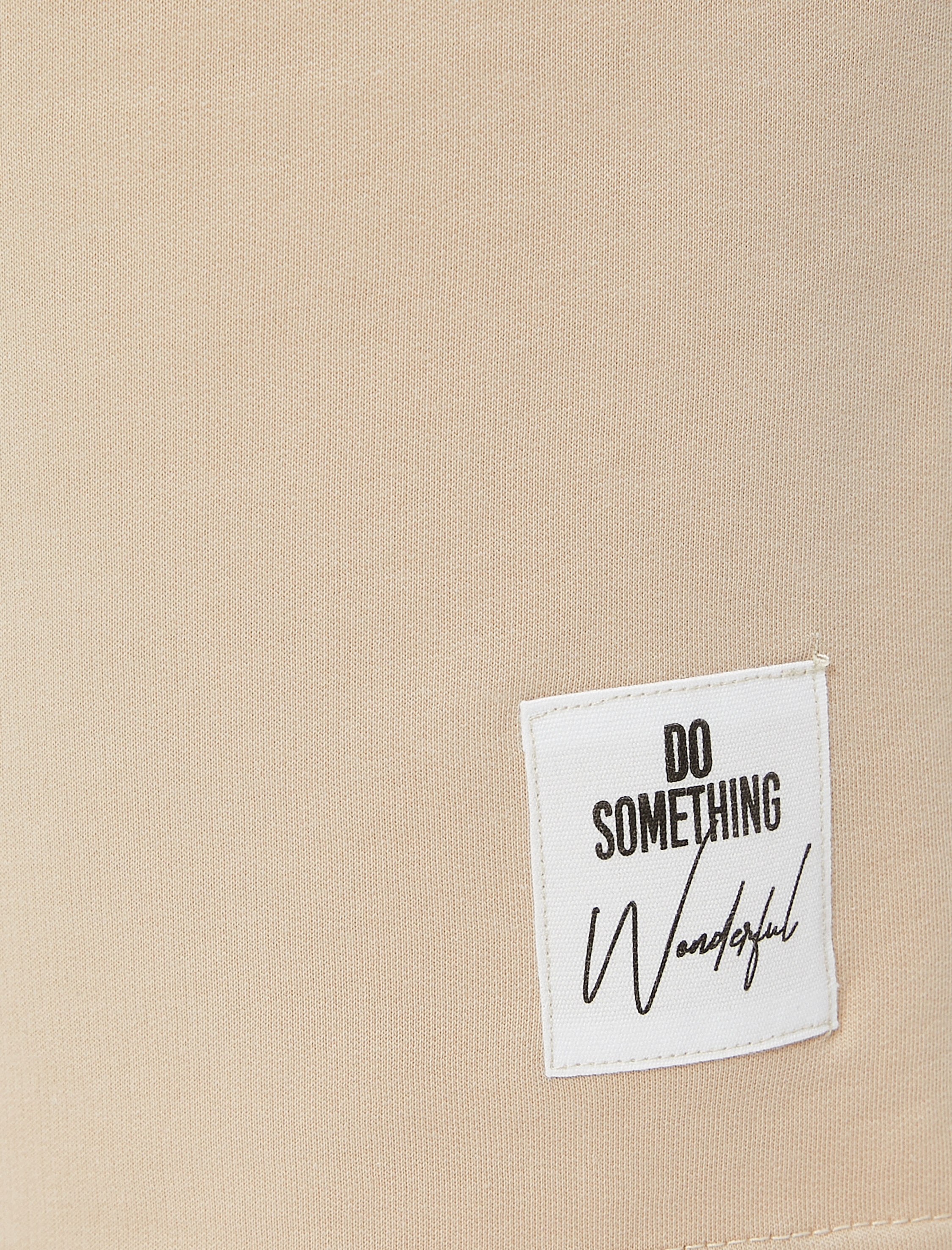   Beli Bağcıklı Şort Etiket Baskılı Cep Detaylı