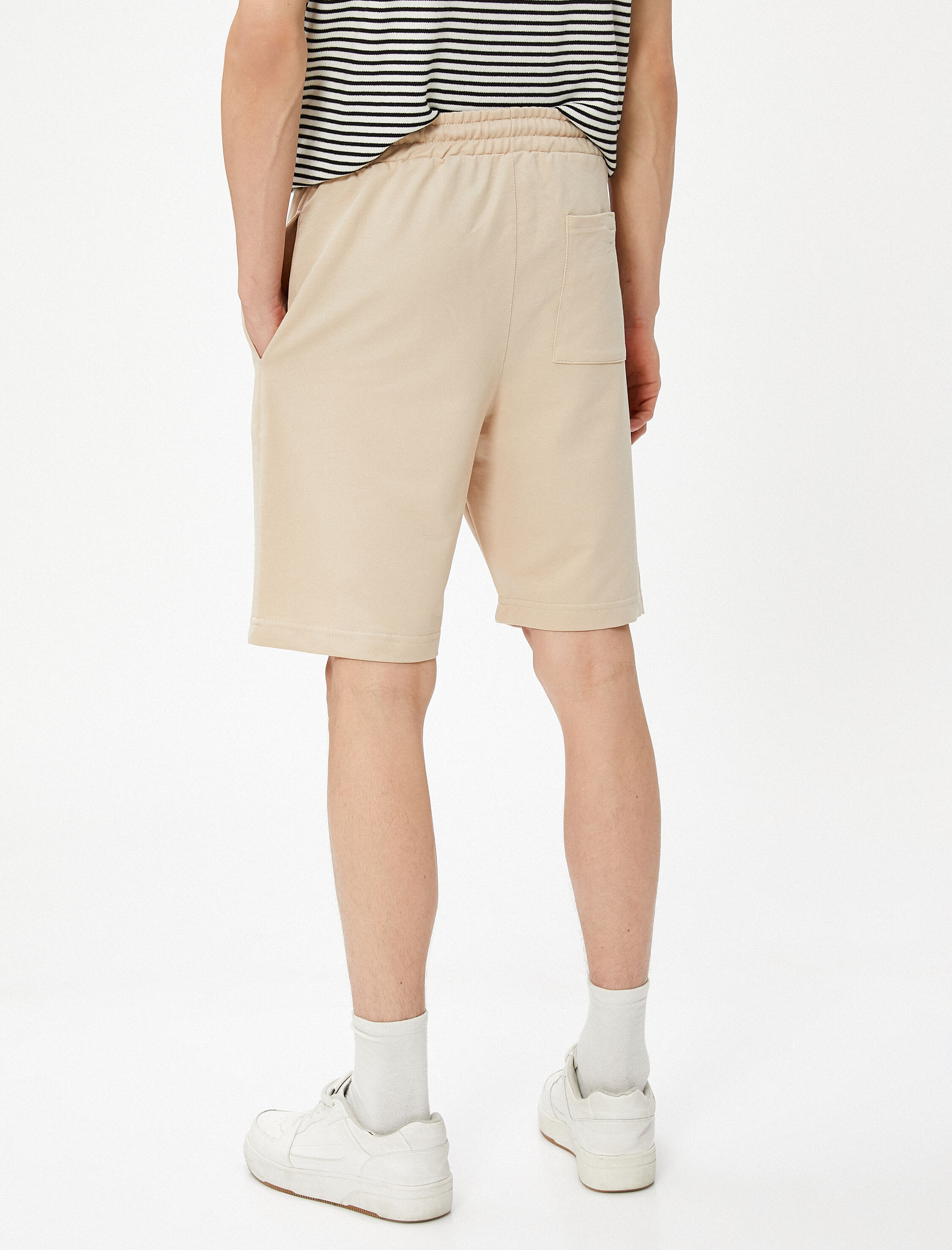   Beli Bağcıklı Şort Etiket Baskılı Cep Detaylı