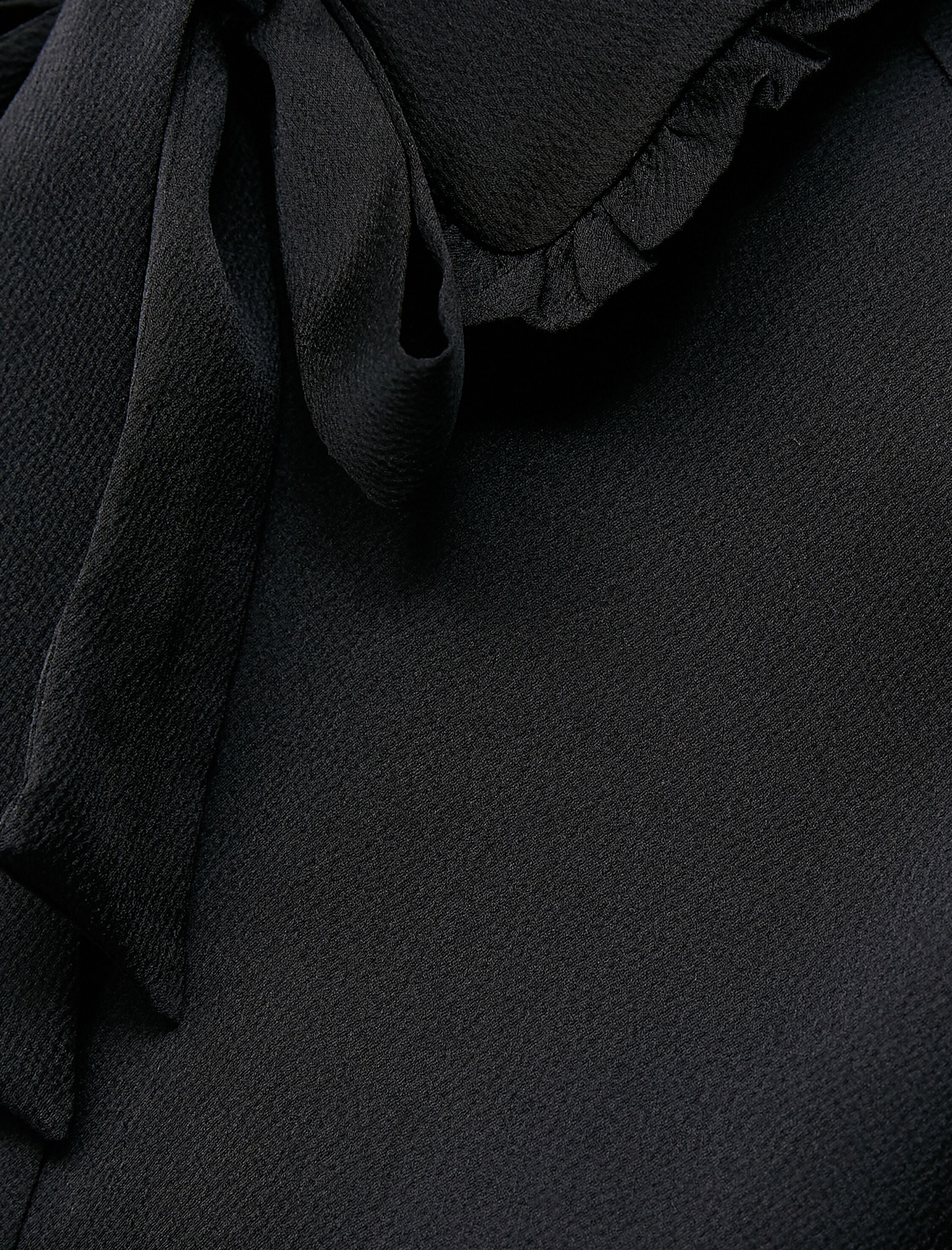   Saten Gömlek Fular Detaylı Uzun Kollu