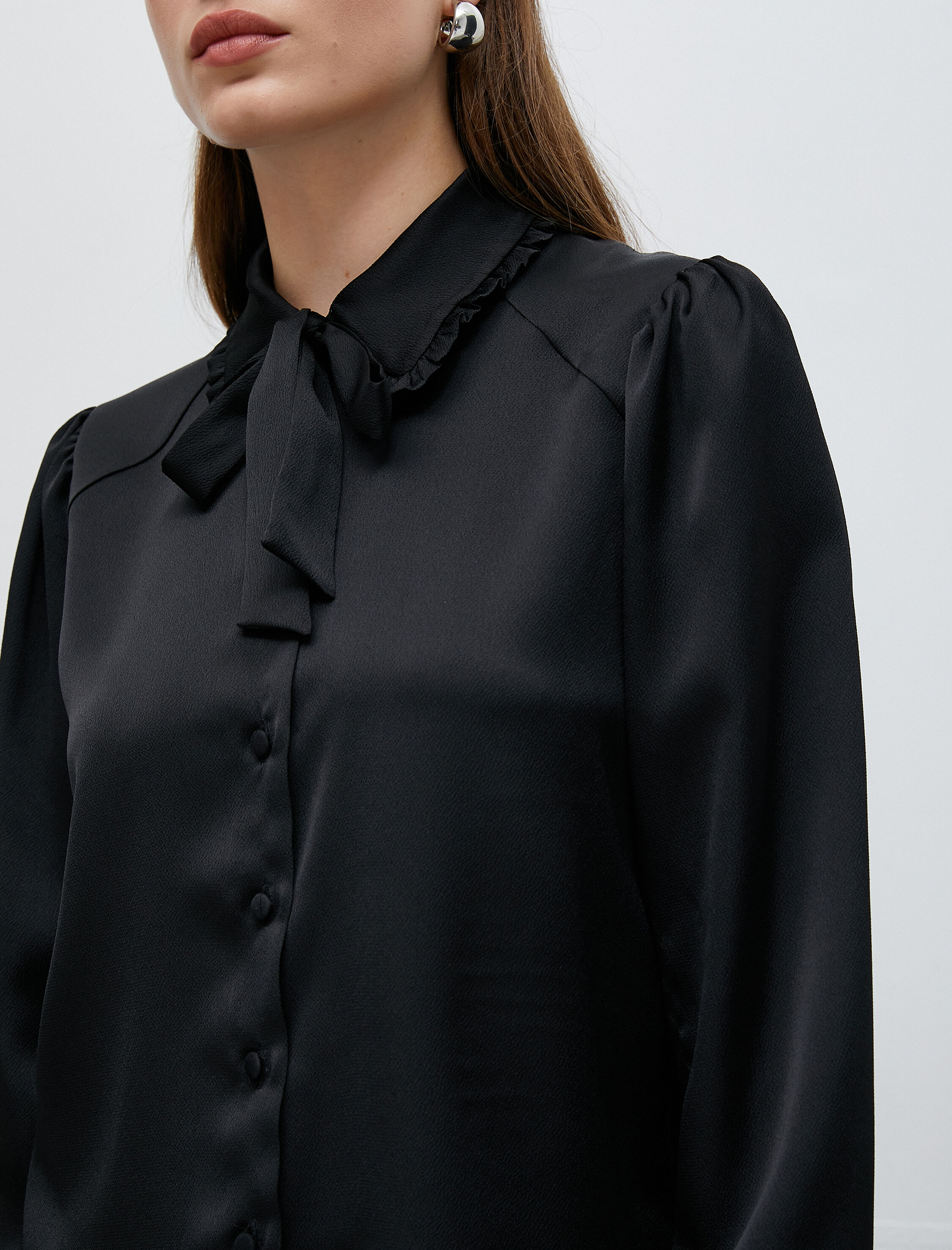   Saten Gömlek Fular Detaylı Uzun Kollu