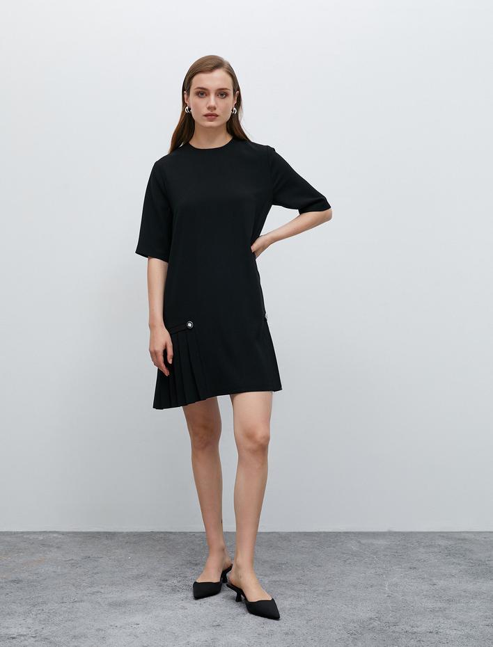  Kısa Elbise Pile Detaylı Düğmeli Kısa Kollu