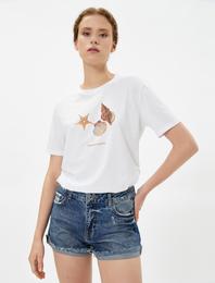 Şahika Ercümen X Koton - Deniz Kabuğu ve Deniz Yıldızı Baskılı Pamuklu Tişört