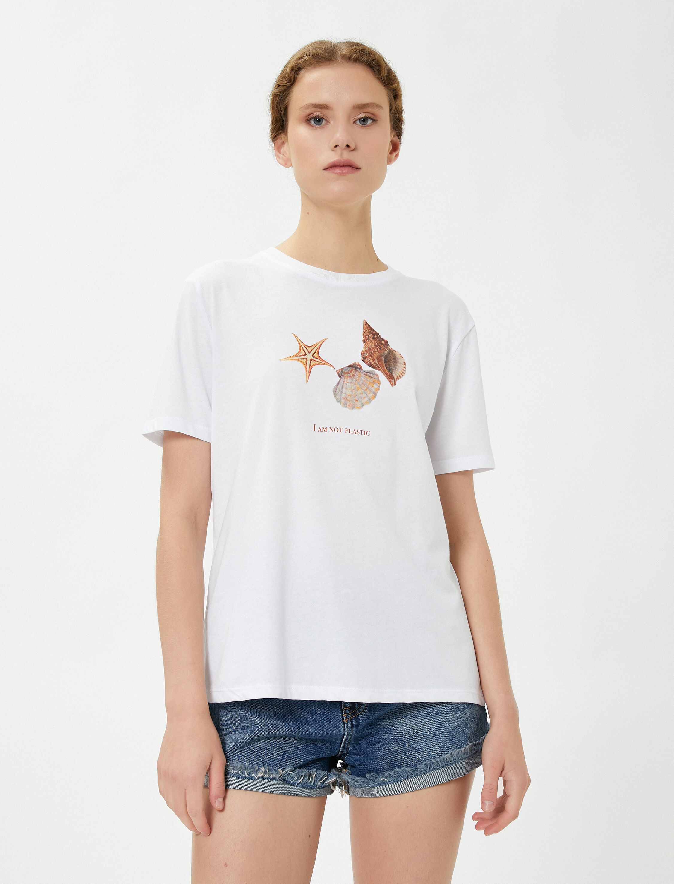   Koton X Şahika Ercümen - Deniz Kabuğu ve Deniz Yıldızı Baskılı Pamuklu Tişört