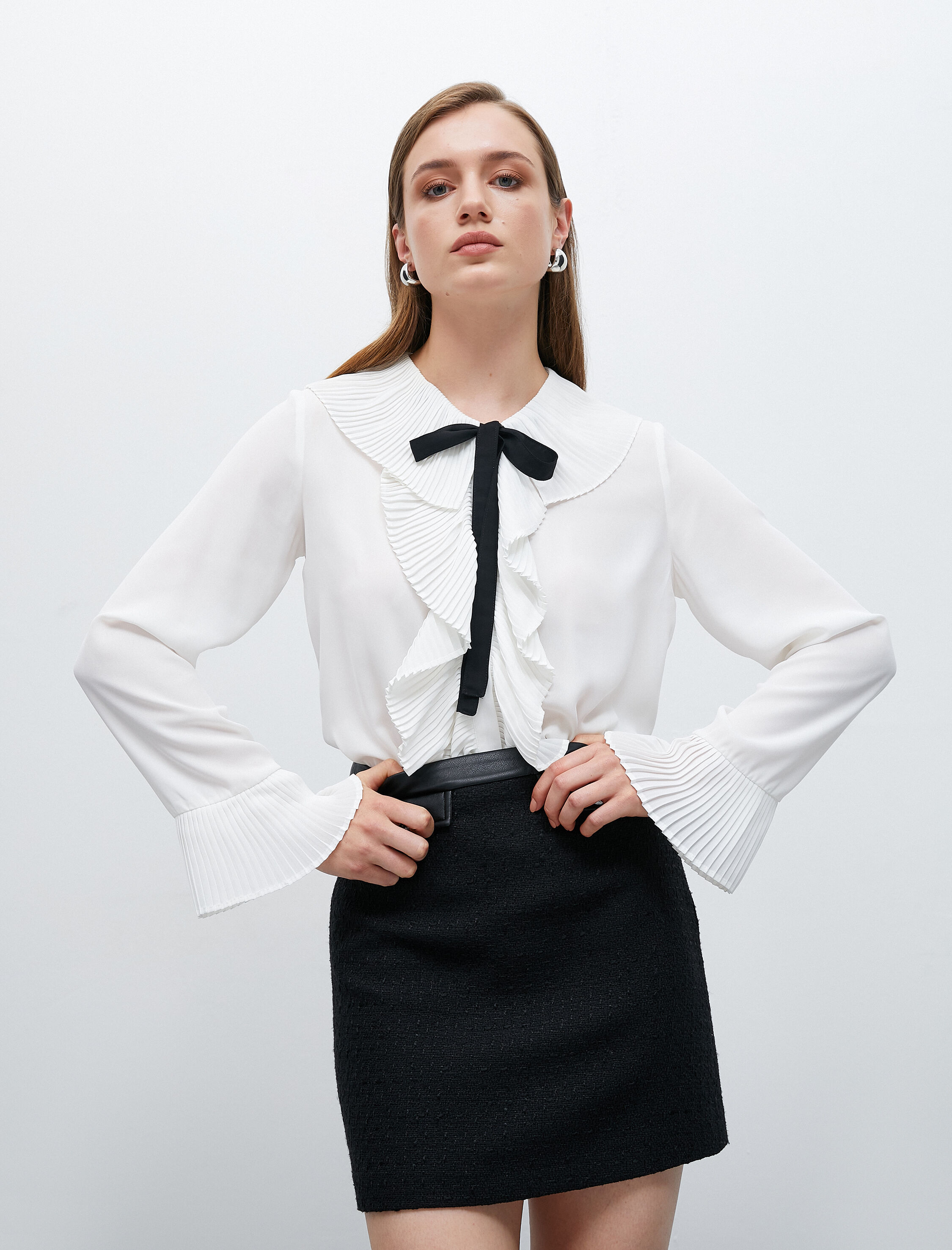 Bağlama Detaylı Volanlı Gömlek