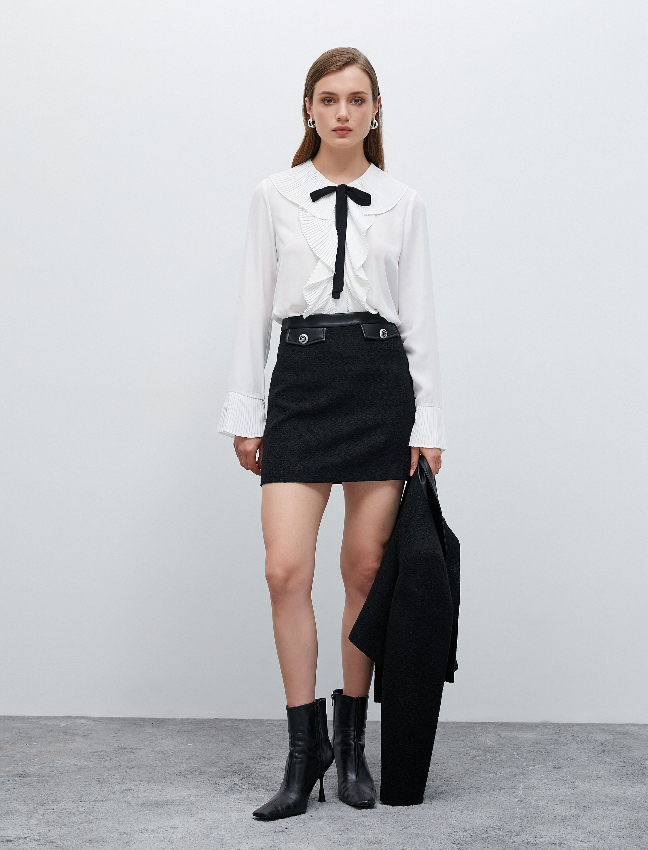 Bağlama Detaylı Volanlı Gömlek