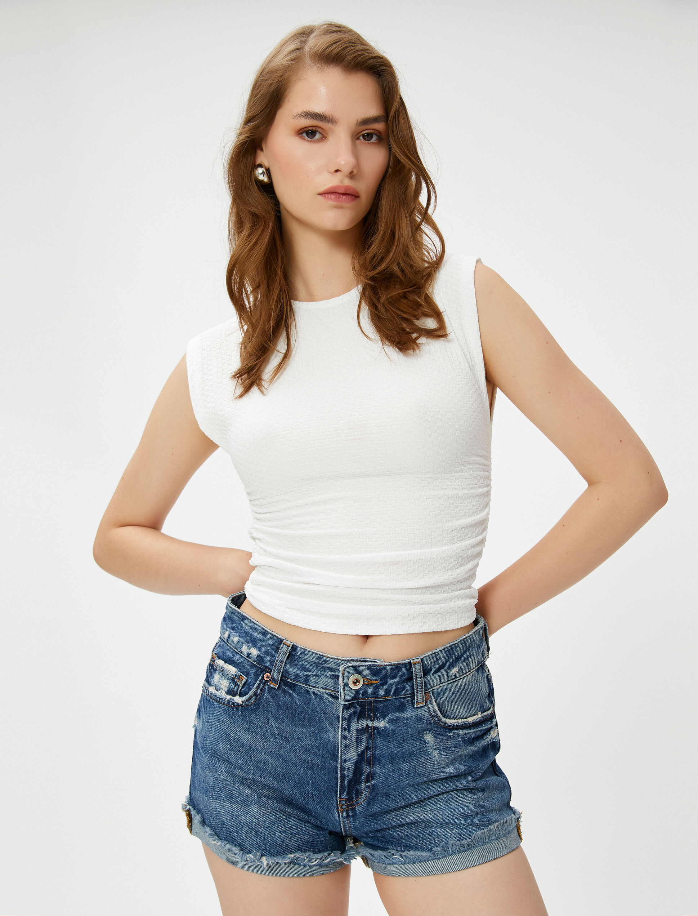   Koton X Şahika Ercümen - Kolsuz Büzgülü Tişört