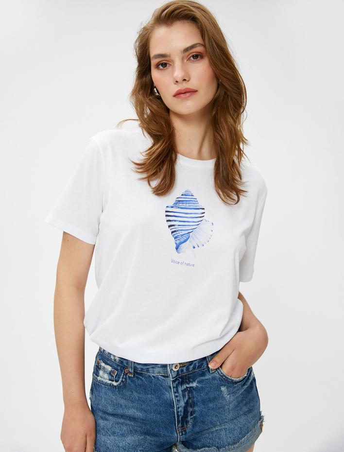  Koton X Şahika Ercümen - Deniz Kabuğu Baskılı Pamuklu Tişört