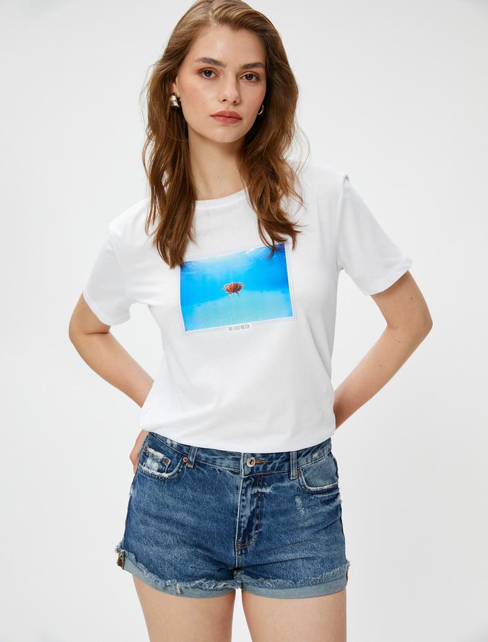  Koton X Şahika Ercümen - Deniz Baskılı Pamuklu Tişört